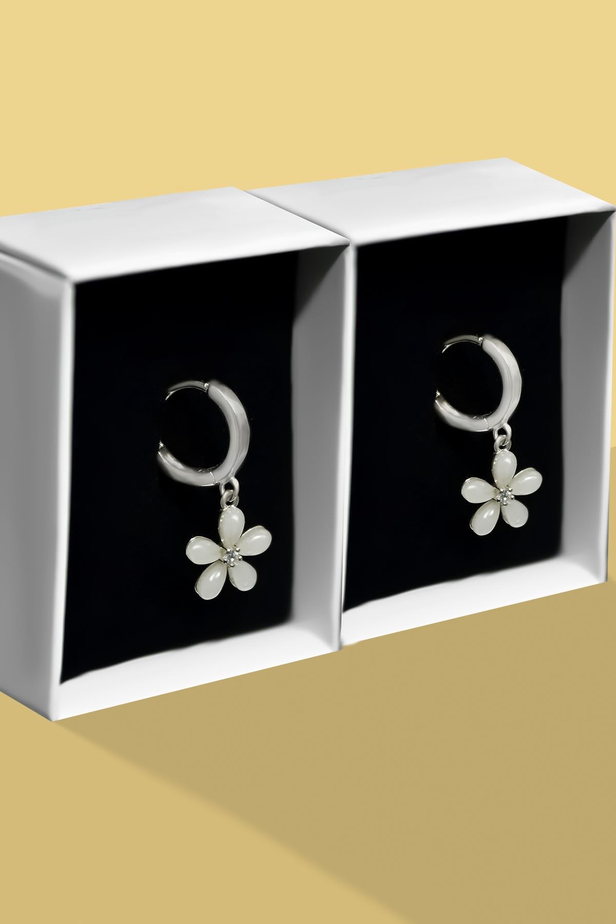 925 Ayar Gümüş Rodyum Kaplama Ay Taşlı Yasemin Çiçeği Klipsli Halka Küpe