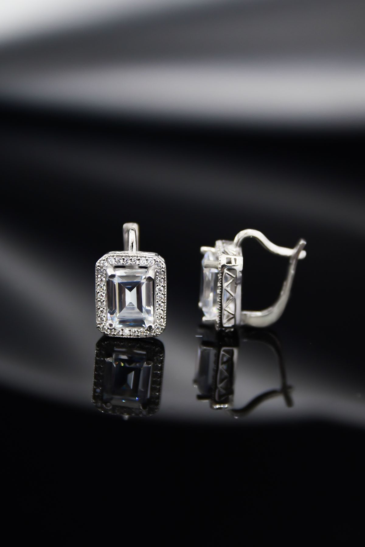 925 Ayar Gümüş Rodyum Kaplama Baget Taşlı Küpe