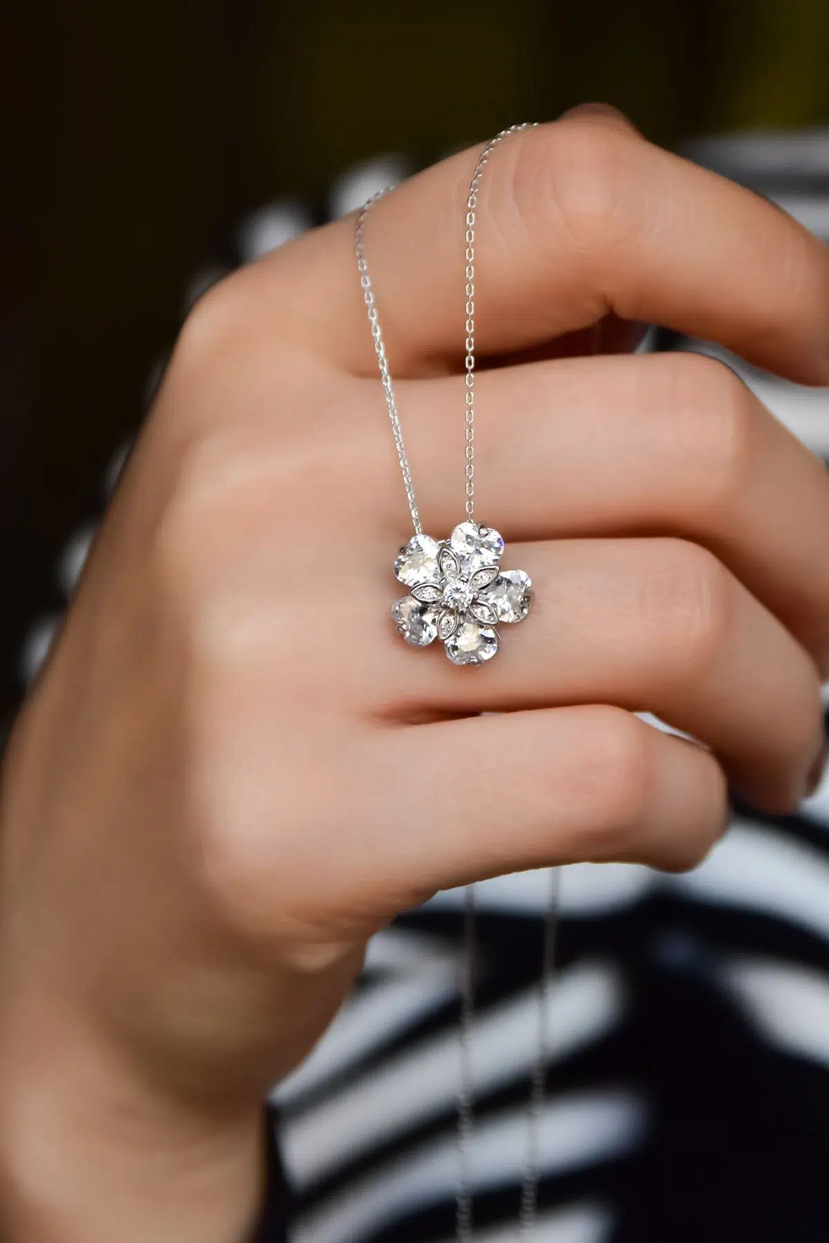 925 Ayar Gümüş Beyaz Taşlı Mine Çiçeği Kadın Kolye.rose.gold.rodaj