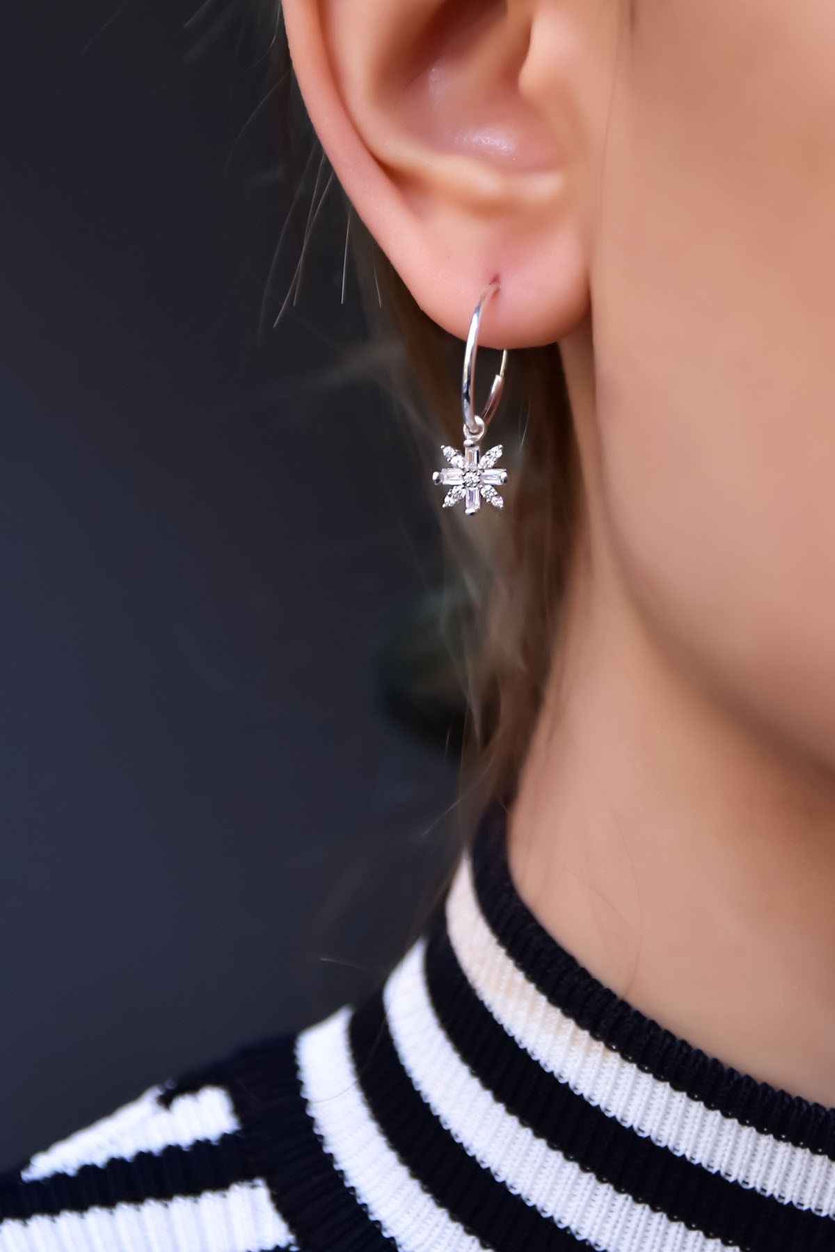 925 Ayar Gümüş Rodyum Kaplama Compass Halka Küpe