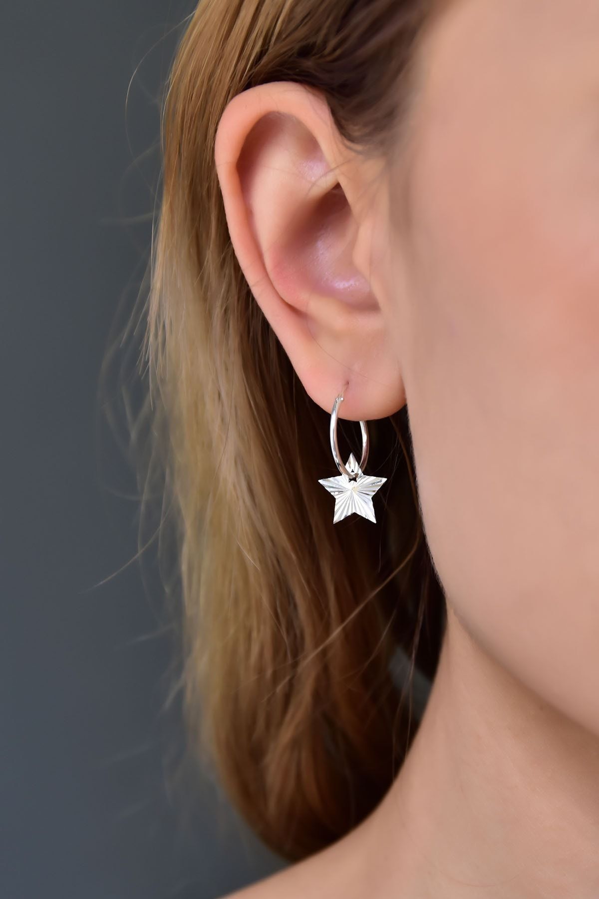 925 Ayar Gümüş Rodyum Kaplama Fırfırlı Yıldız Halka Küpe