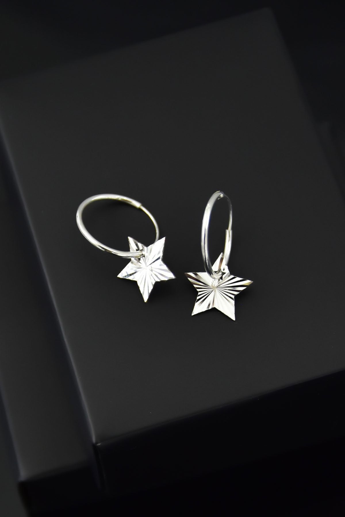 925 Ayar Gümüş Rodyum Kaplama Fırfırlı Yıldız Halka Küpe