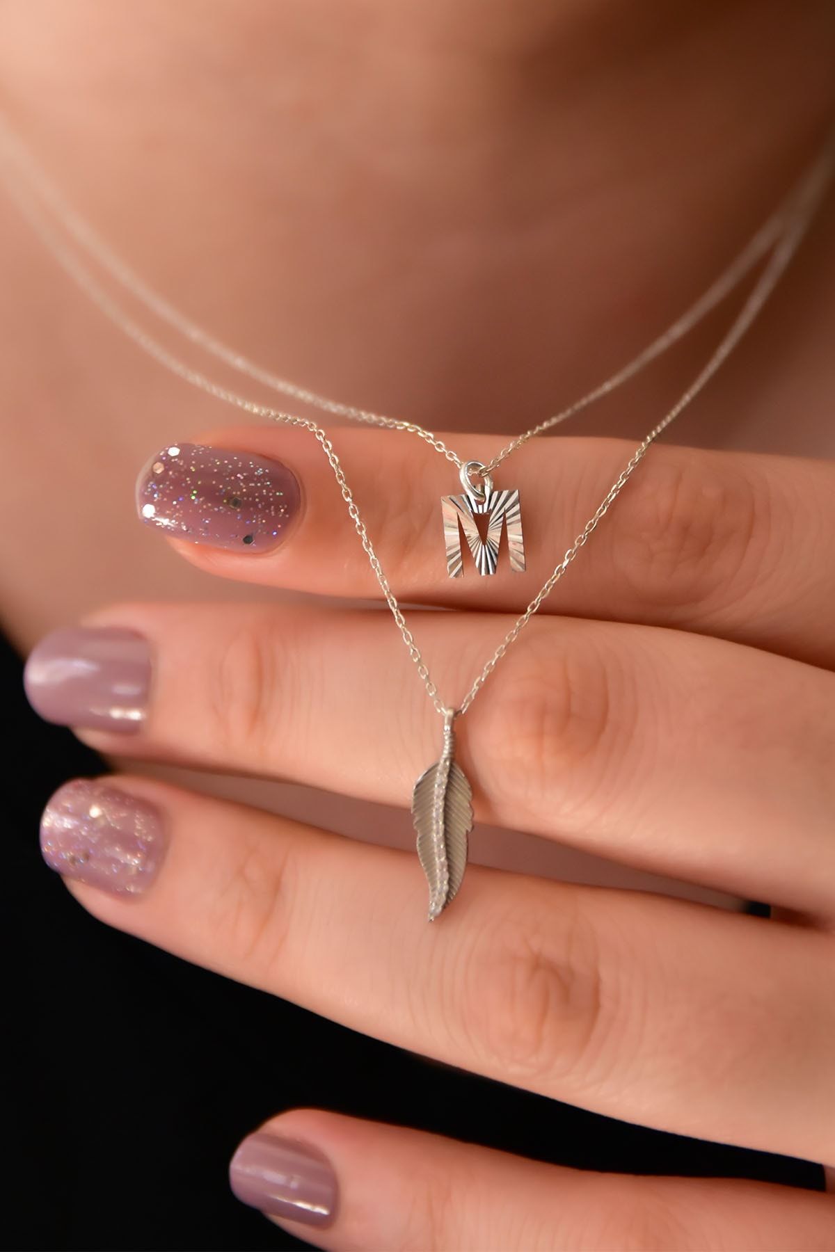 925 Ayar Gümüş Rodyum Kaplama Harf Taşlı Kanat Asansörlü Kolye