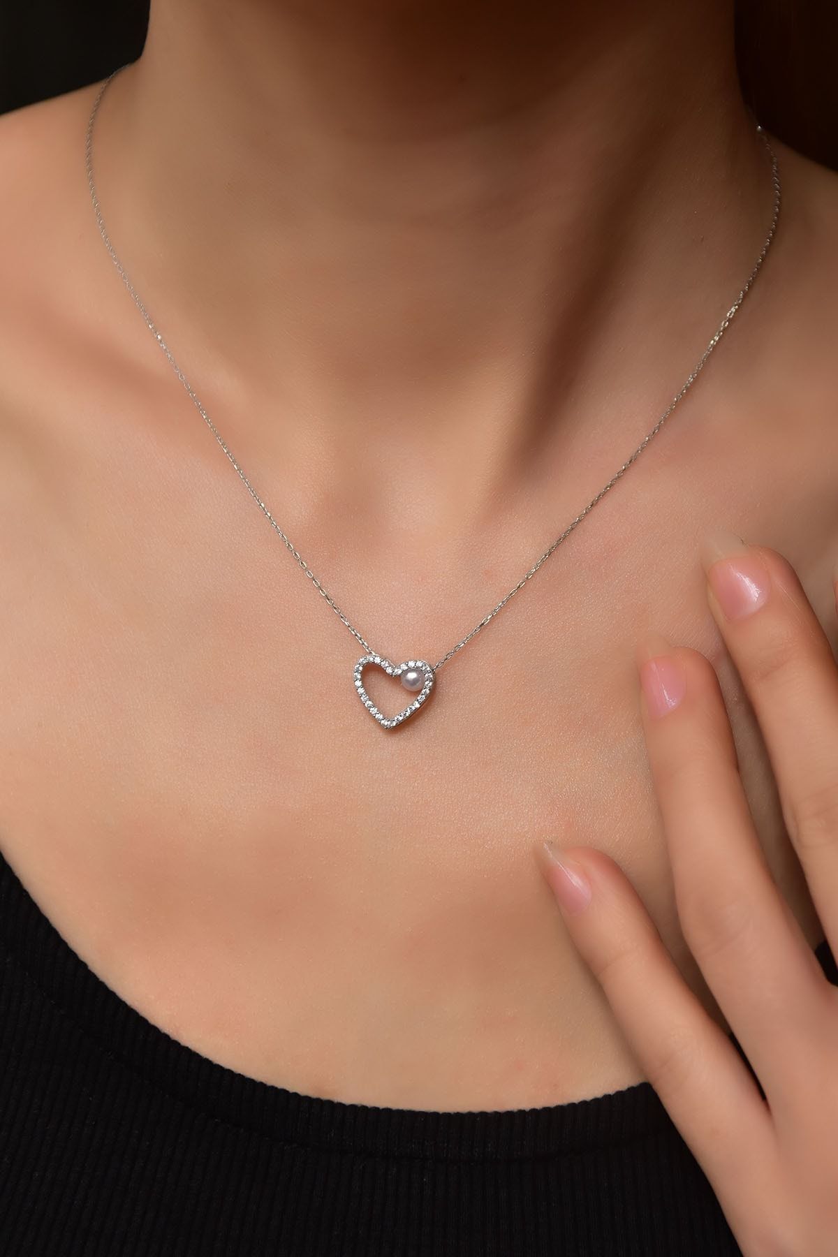 925 Ayar Gümüş Rodyum Kaplama Incili Kalp Montür Kolye