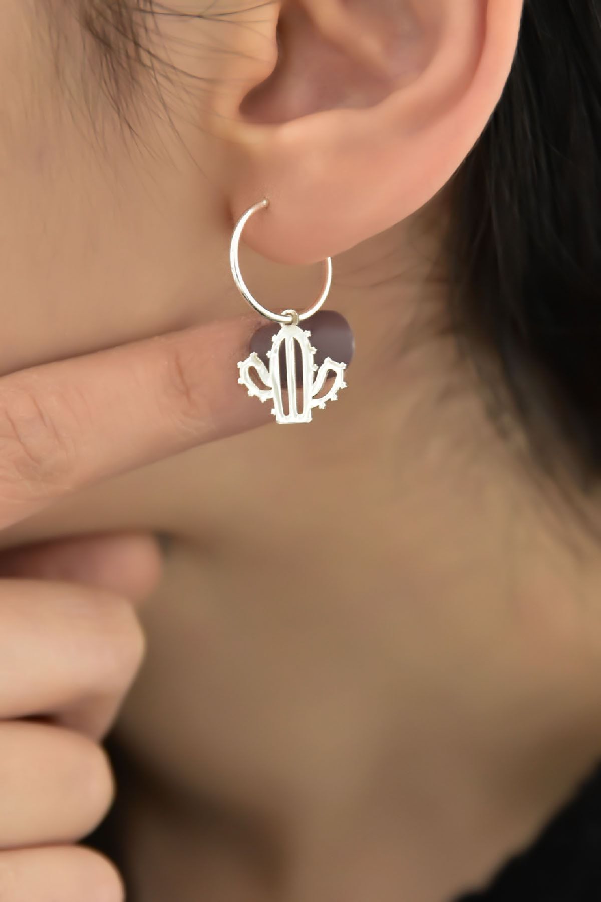 925 Ayar Gümüş Rodyum Kaplama Kaktüs Figürlü Halka Ve Top Küpe