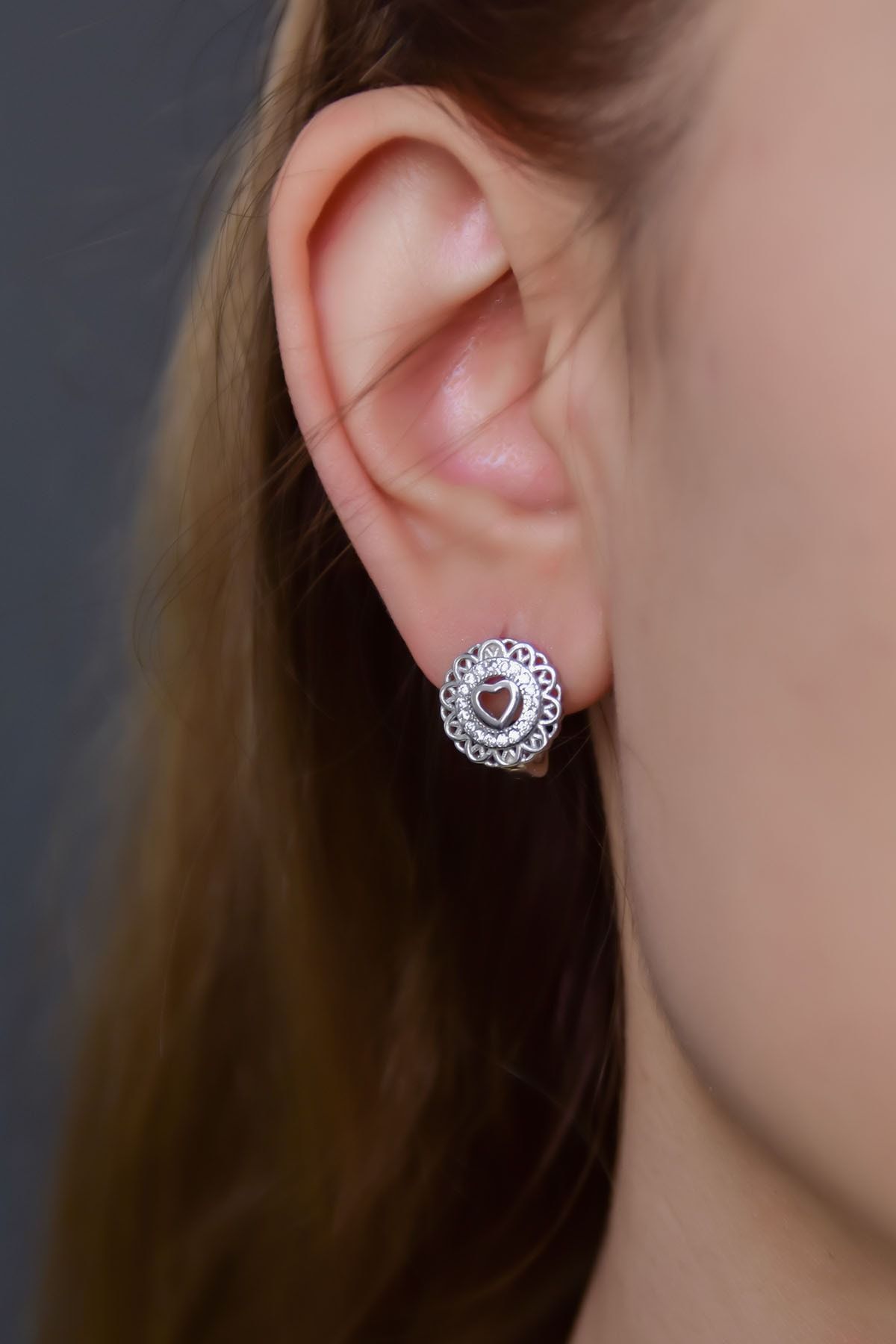 925 Ayar Gümüş Rodyum Kaplama Kalp Desenli Klipsli Kadın Küpe