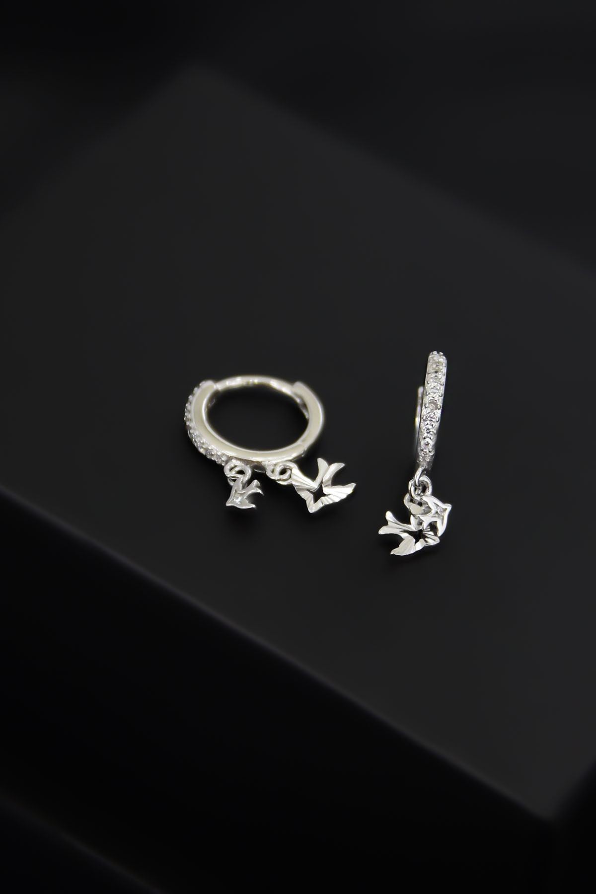 925 Ayar Gümüş Rodyum Kaplama Kırlangıç Figürlü Halka Kadın Küpe