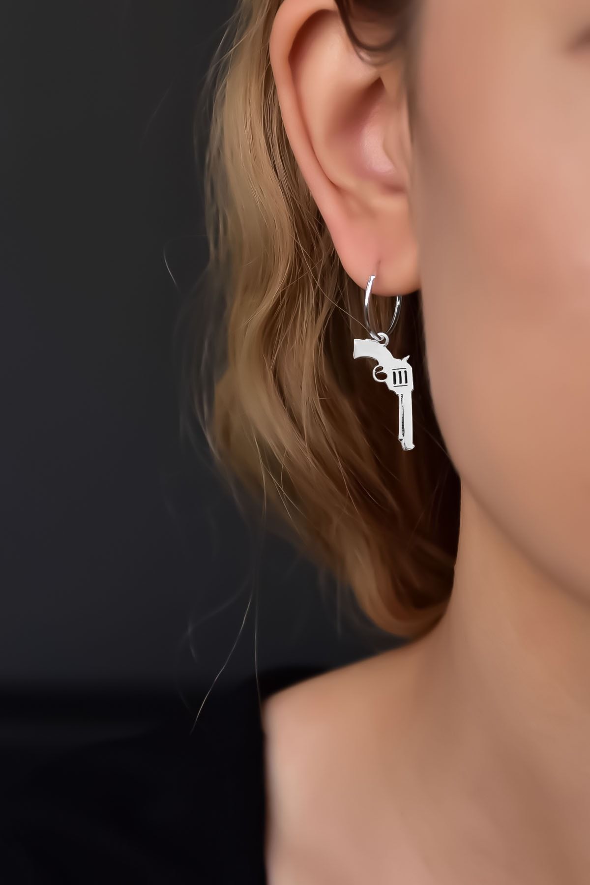 925 Ayar Gümüş Rodyum Kaplama Kovboy Red Kit Silahı, Tabanca Figürlü Halka Küpe