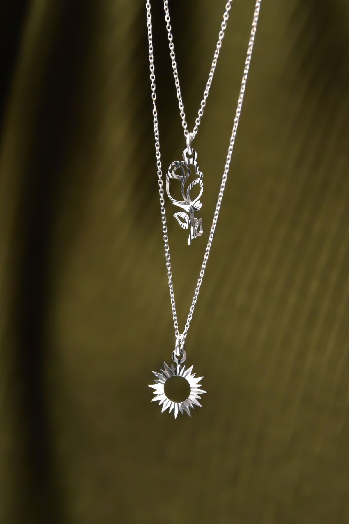 925 Ayar Gümüş Rodyum Kaplama Kristal Kesim Gül Ve Güneş Asansörlü Kolye