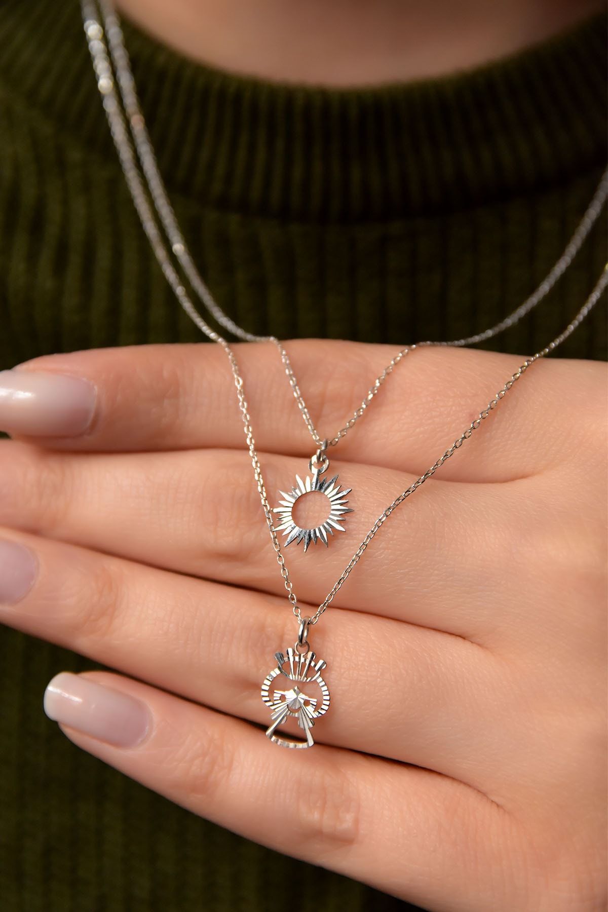 925 Ayar Gümüş Rodyum Kaplama Kristal Kesim Güneş Ve Prenses Asansörlü Kolye