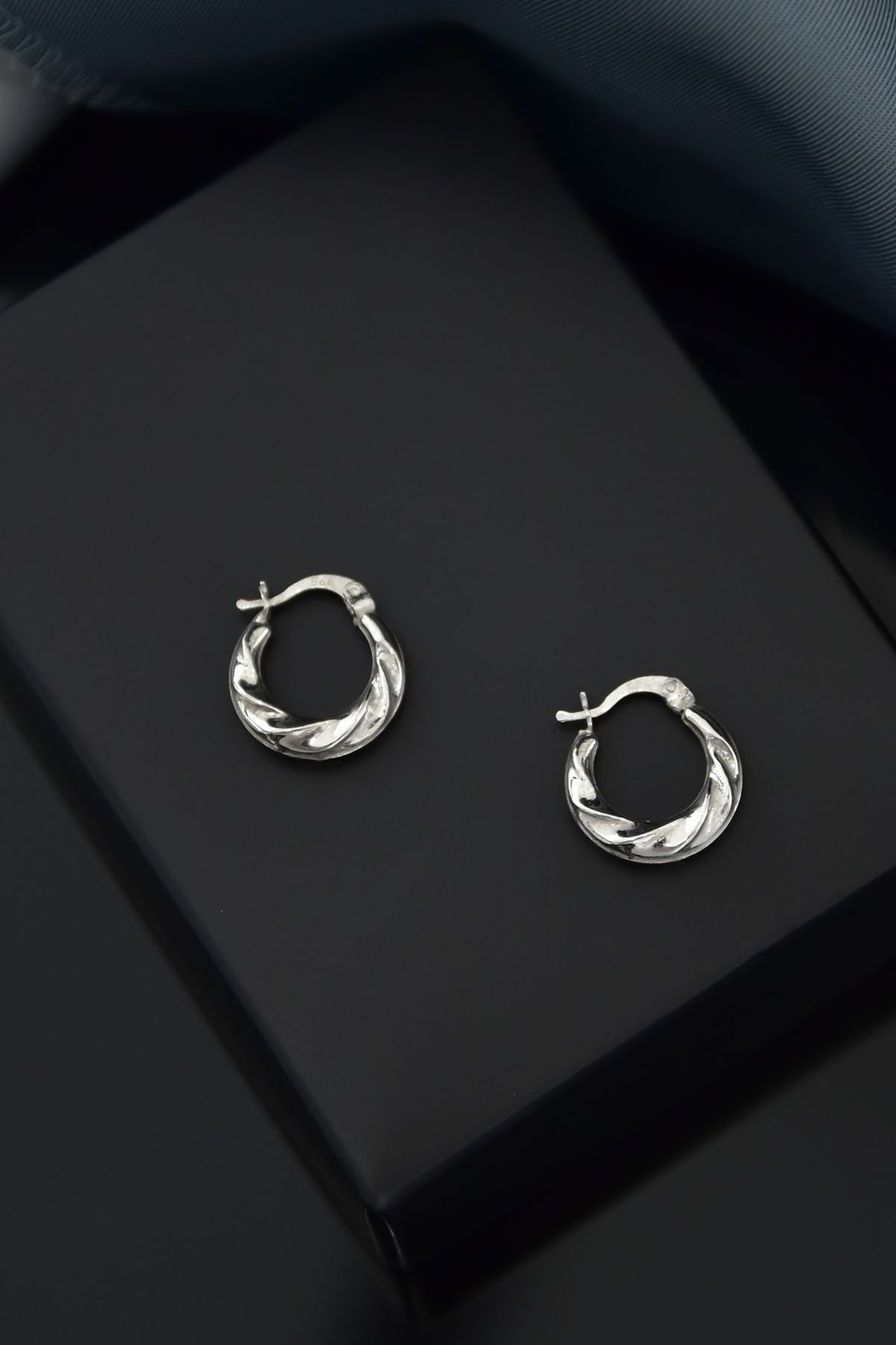 925 Ayar Gümüş Rodyum Kaplama Licuala Desenli Klipsli Kadın Küpe