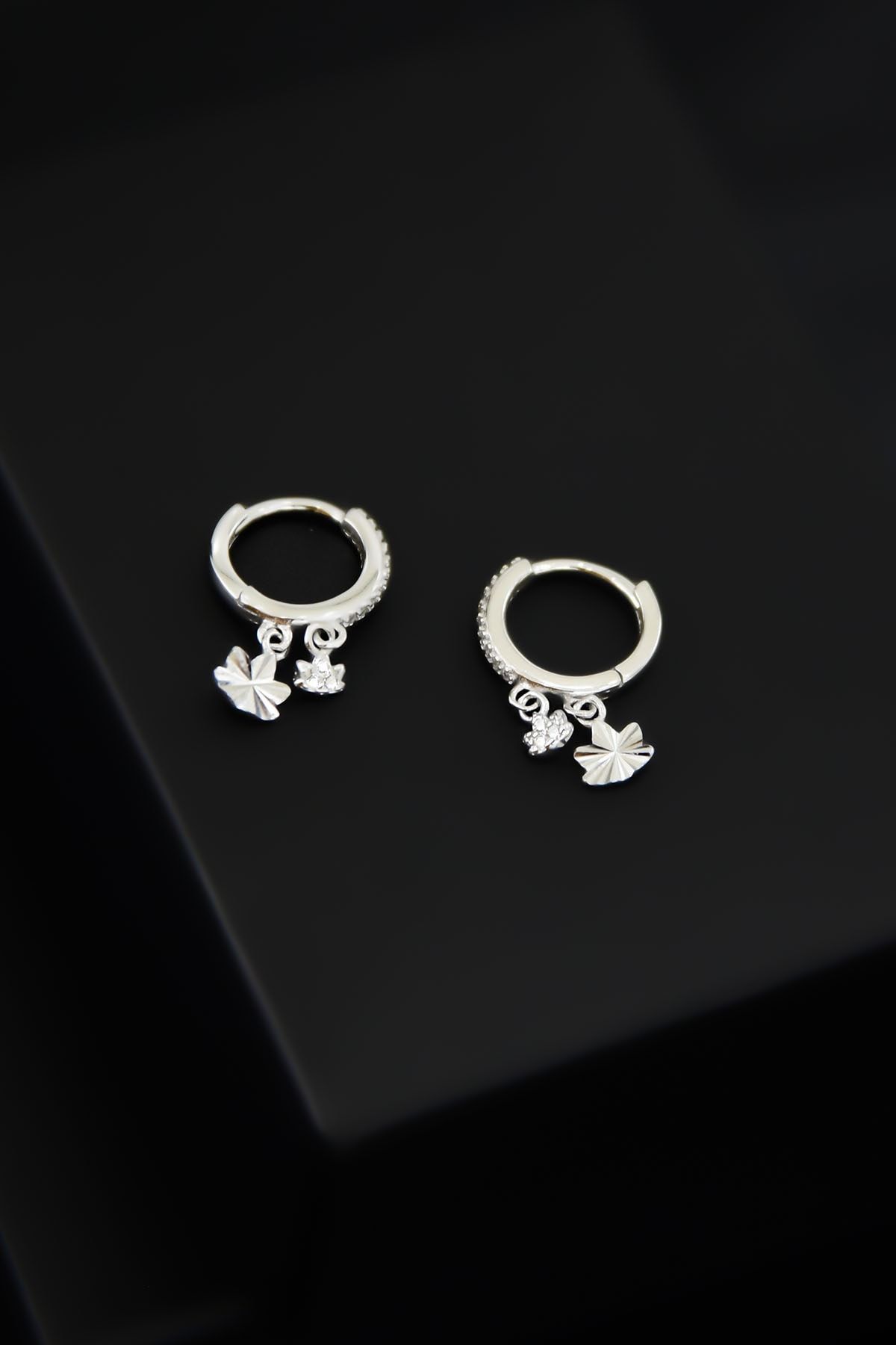 925 Ayar Gümüş Rodyum Kaplama Lotus Figürlü Halka Kadın Küpe