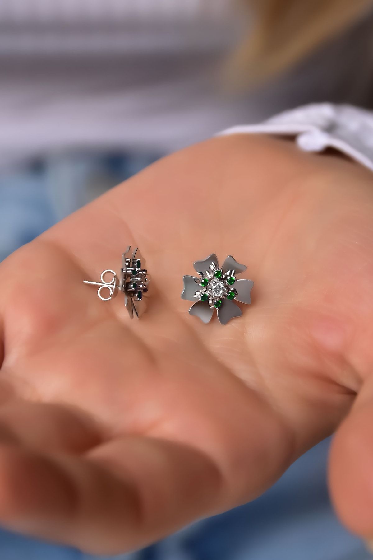 925 Ayar Gümüş Rodyum Kaplama Mayıs Ayı Doğum Taşı Tohumlu Linum Çiçeği Küpe