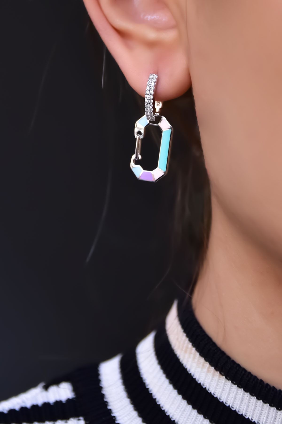 925 Ayar Gümüş Rodyum Kaplama Mineli Dikdörtgen Taşlı Halka Küpe