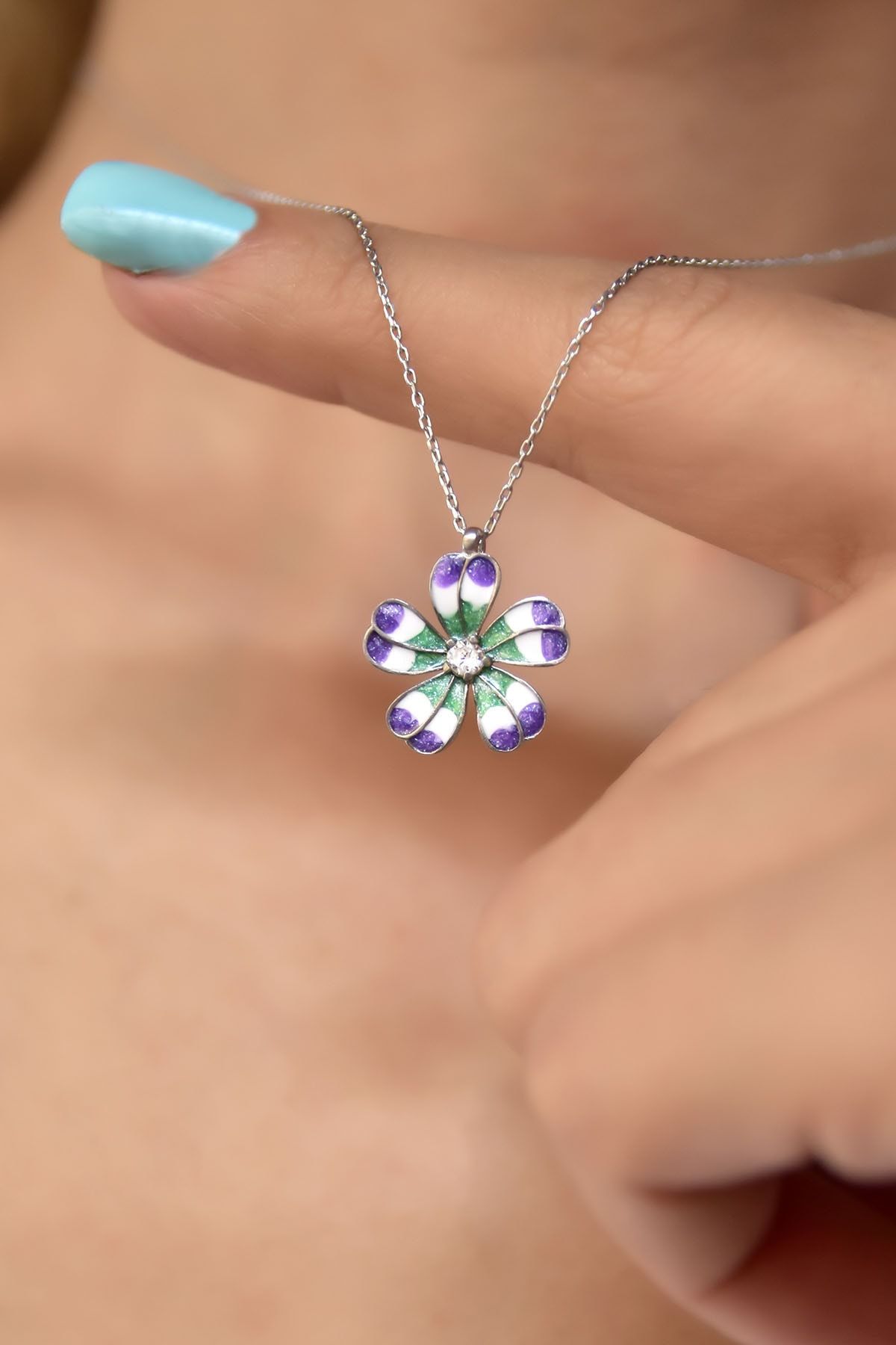 925 Ayar Gümüş Rodyum Kaplama Mineli Tektaş Yonca Kolye