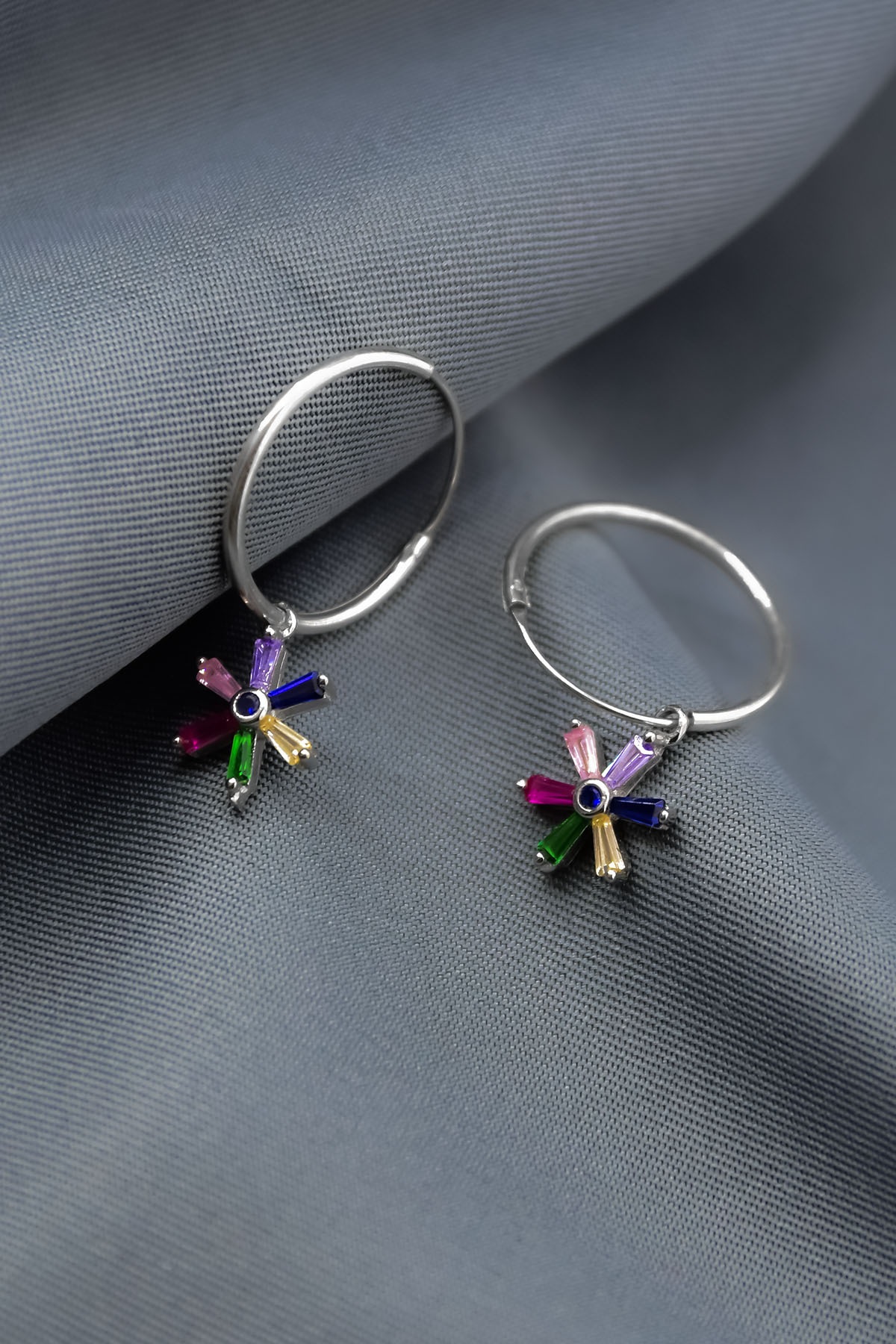 925 Ayar Gümüş Rodyum Kaplama Mix Taşlı Açelya Çiçeği Halka Küpe