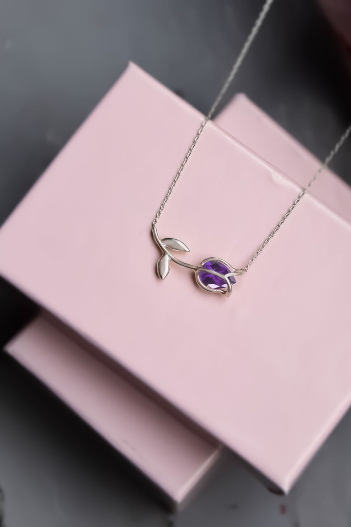 925 Ayar Gümüş Rodyum Kaplama Mor Taşlı Lale Kolye