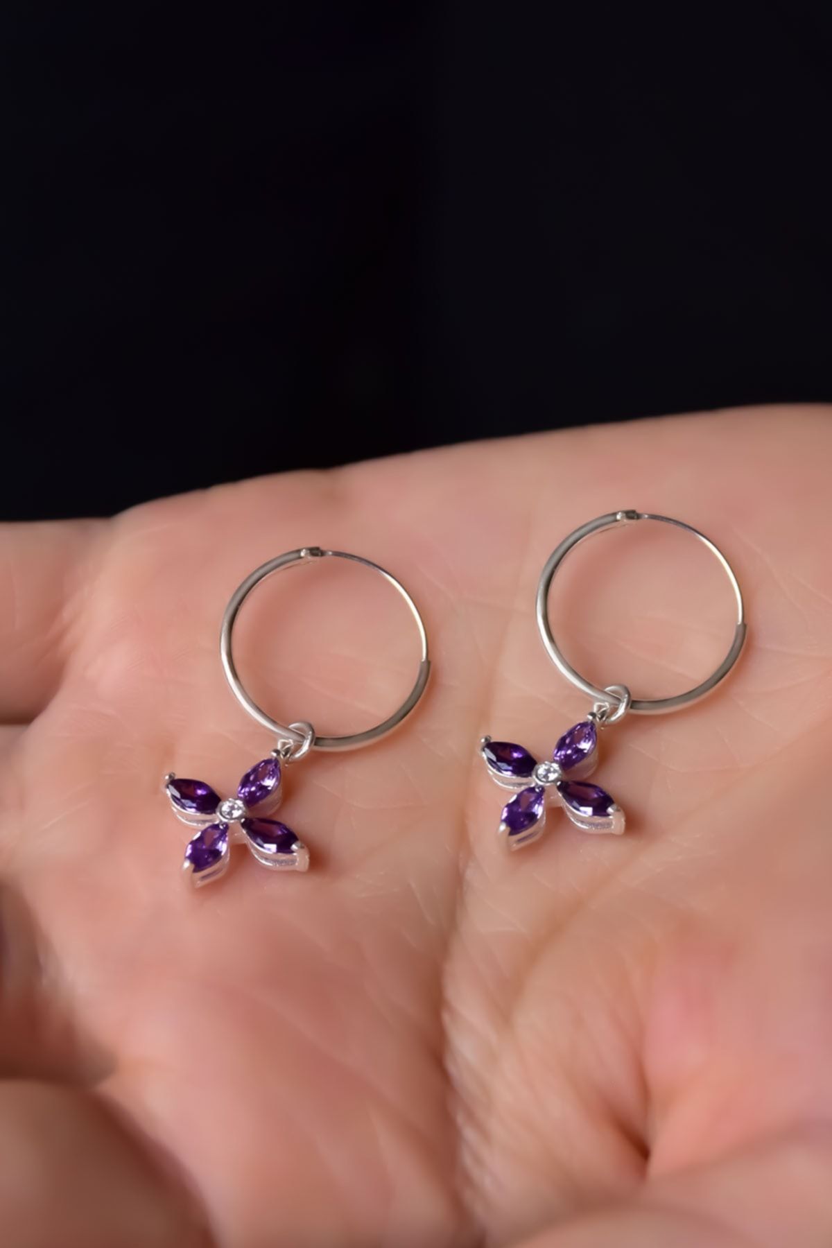 925 Ayar Gümüş Rodyum Kaplama Mor Zirkon Taşlı Plumeria Halka Küpe