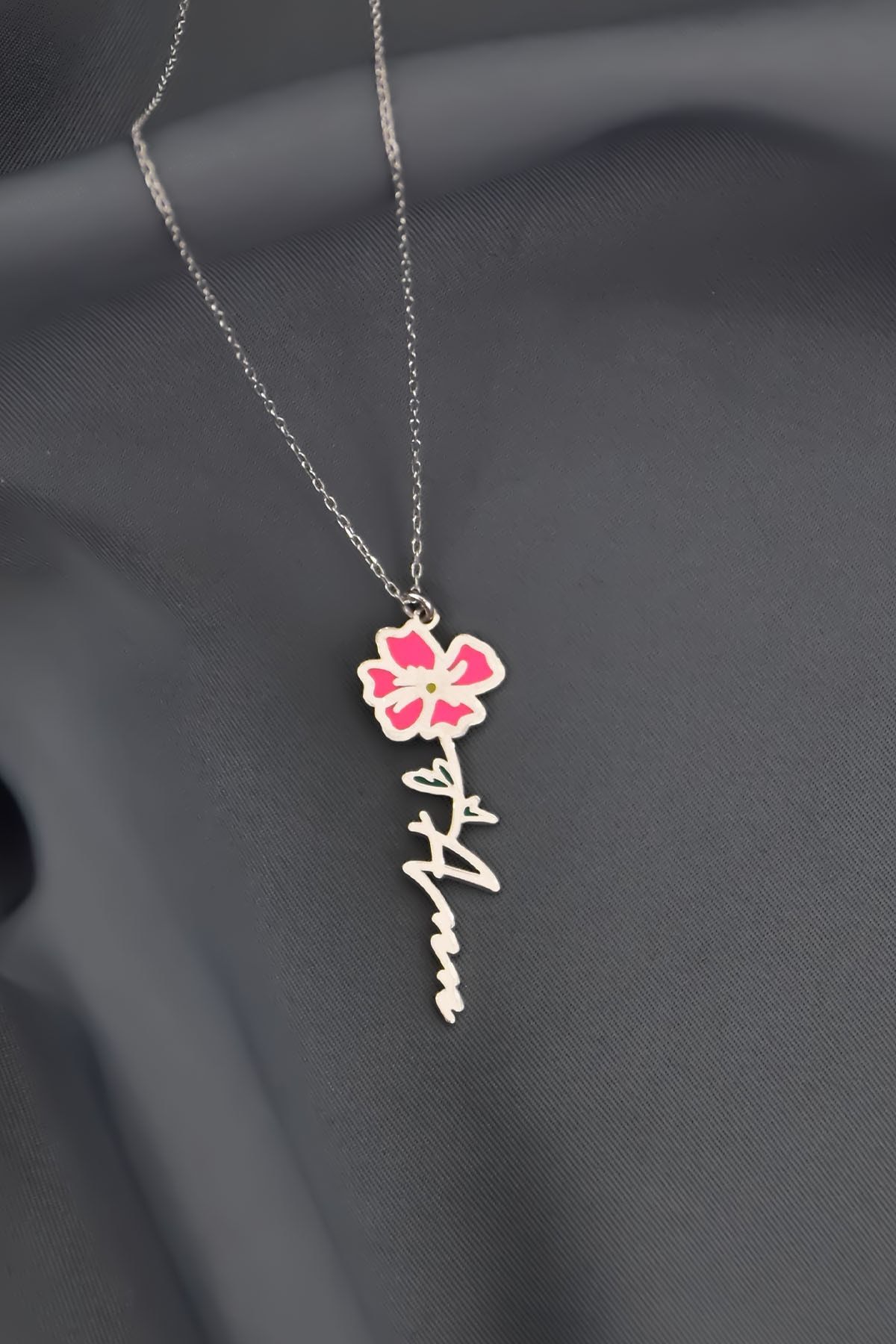 925 Ayar Gümüş Rodyum Kaplama Özel Tasarım Mineli Doğum Ağustos Ayı Çiçeği, Isim Kolye