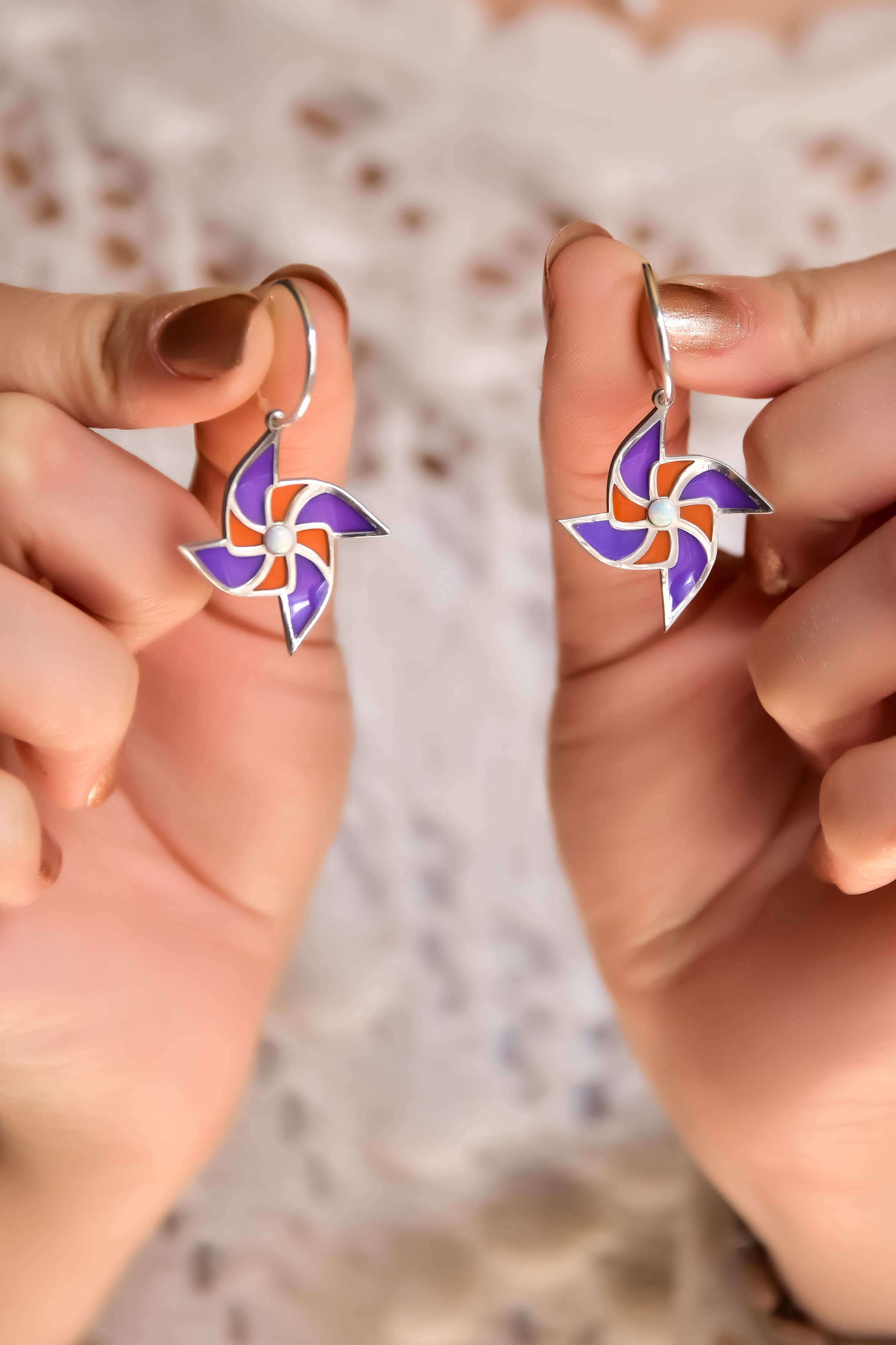 925 Ayar Gümüş Rodyum Kaplama Özel Tasarım Rüzgar Gülü Küpe