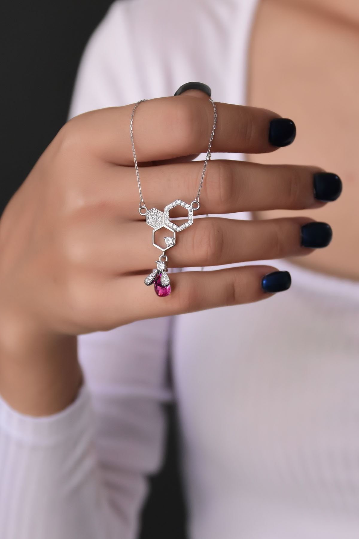 925 Ayar Gümüş Rodyum Kaplama Özel Tasarım Taşlı Petek Arı Kadın Kolye