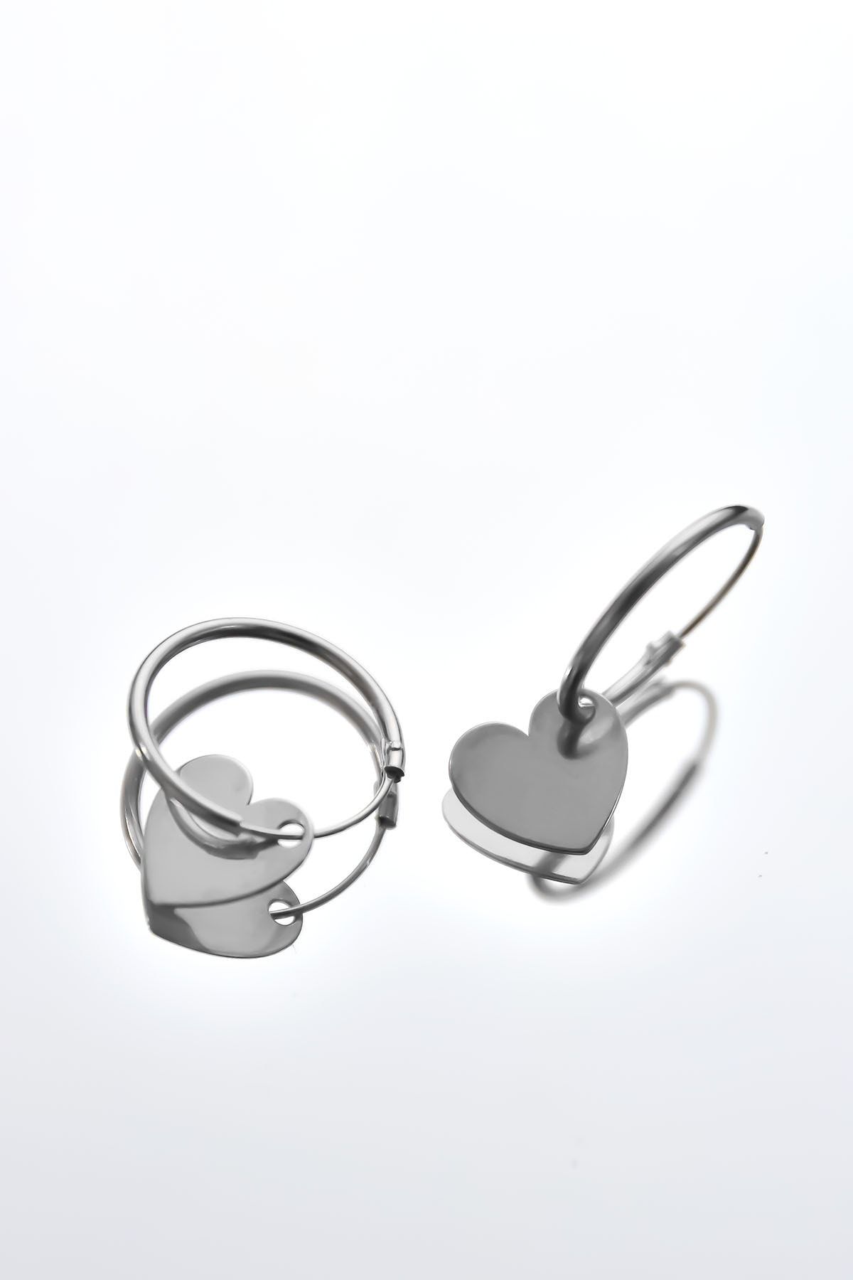 925 Ayar Gümüş Rodyum Kaplama Plaka Kalp Figürlü Halka Küpe