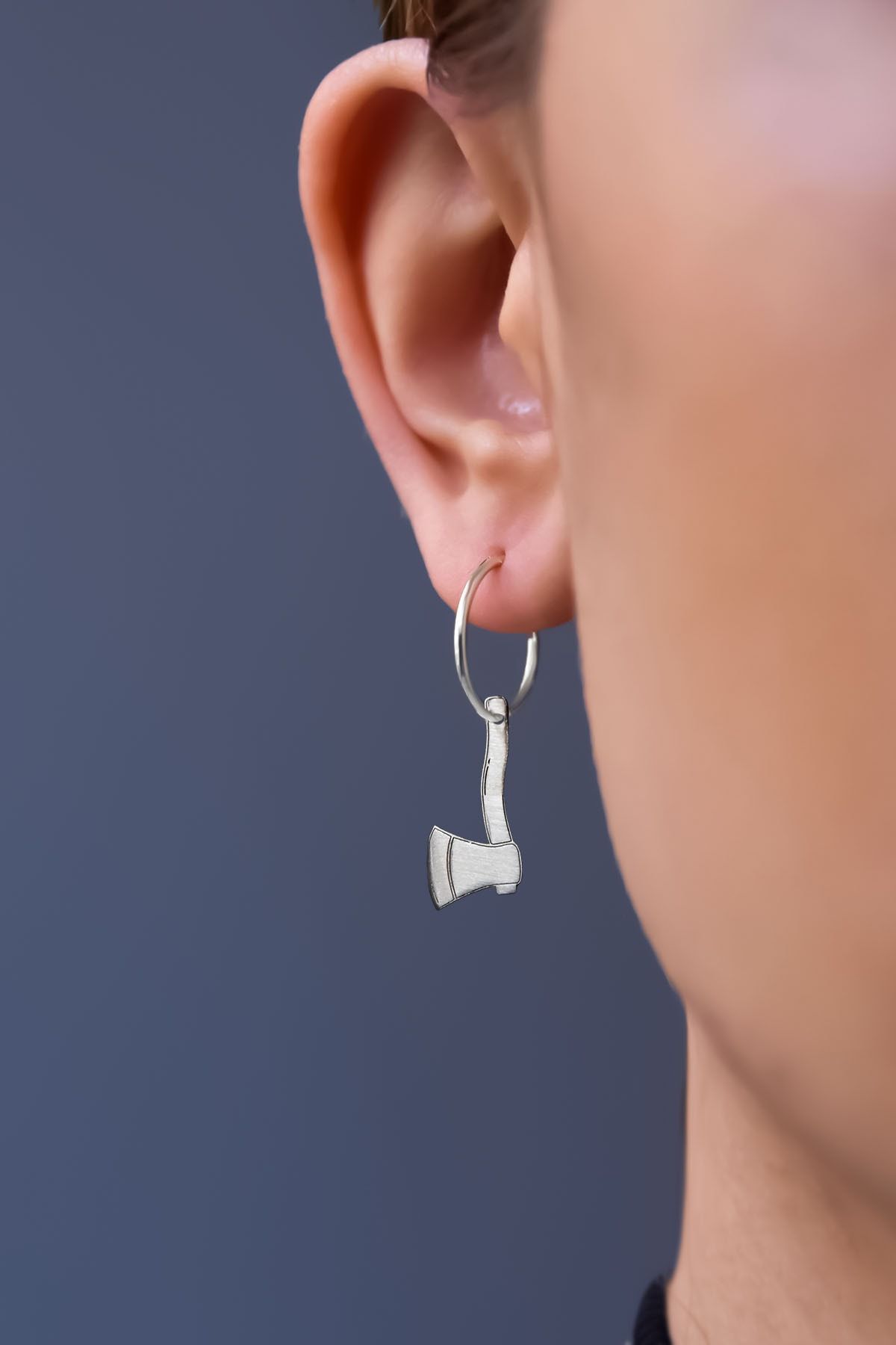 925 Ayar Gümüş Rodyum Kaplama Punk Rock Tarzı Balta Halka Küpe