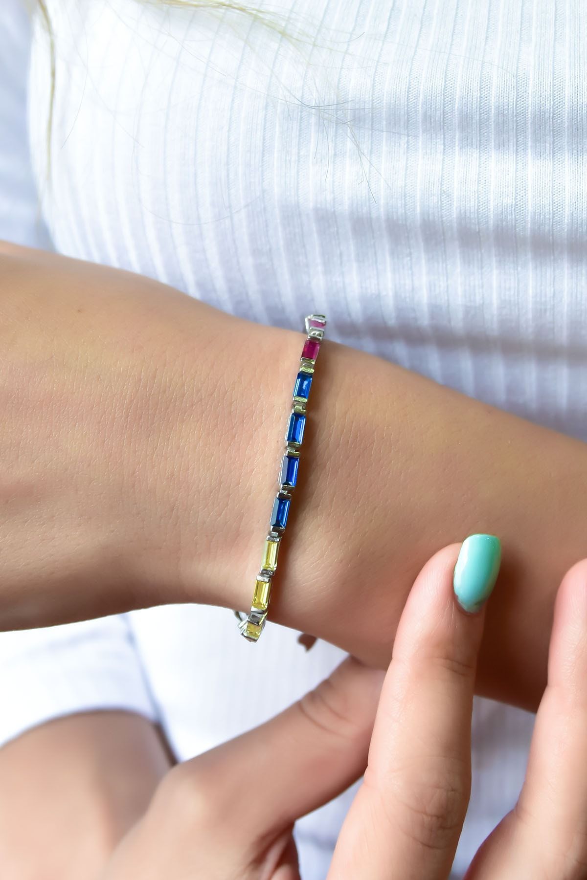 925 Ayar Gümüş Rodyum Kaplama Renkli Baget Taşlı Kadın Bileklik