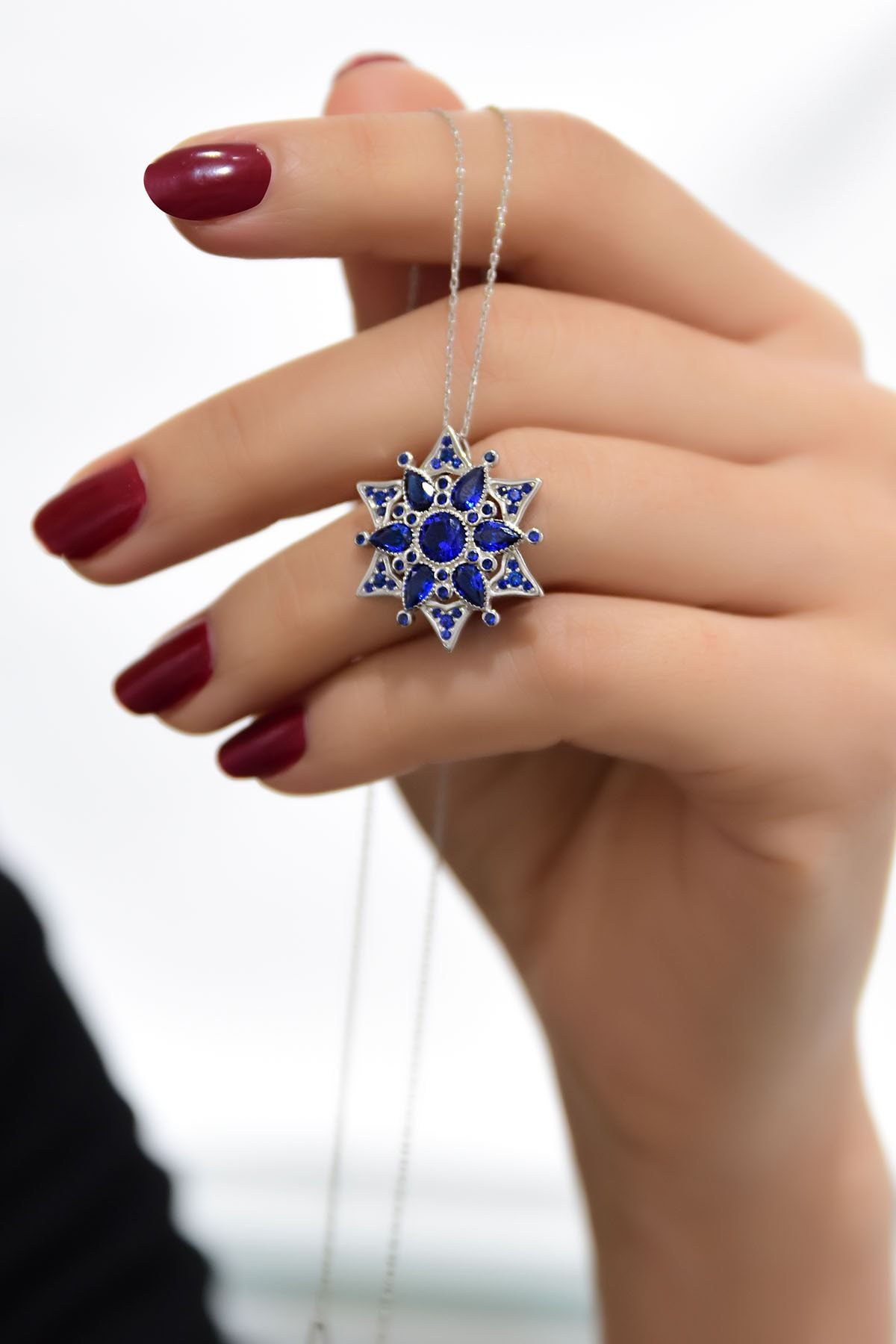 925 Ayar Gümüş Rodyum Kaplama Safir Kamelya Çiçeği Kolye