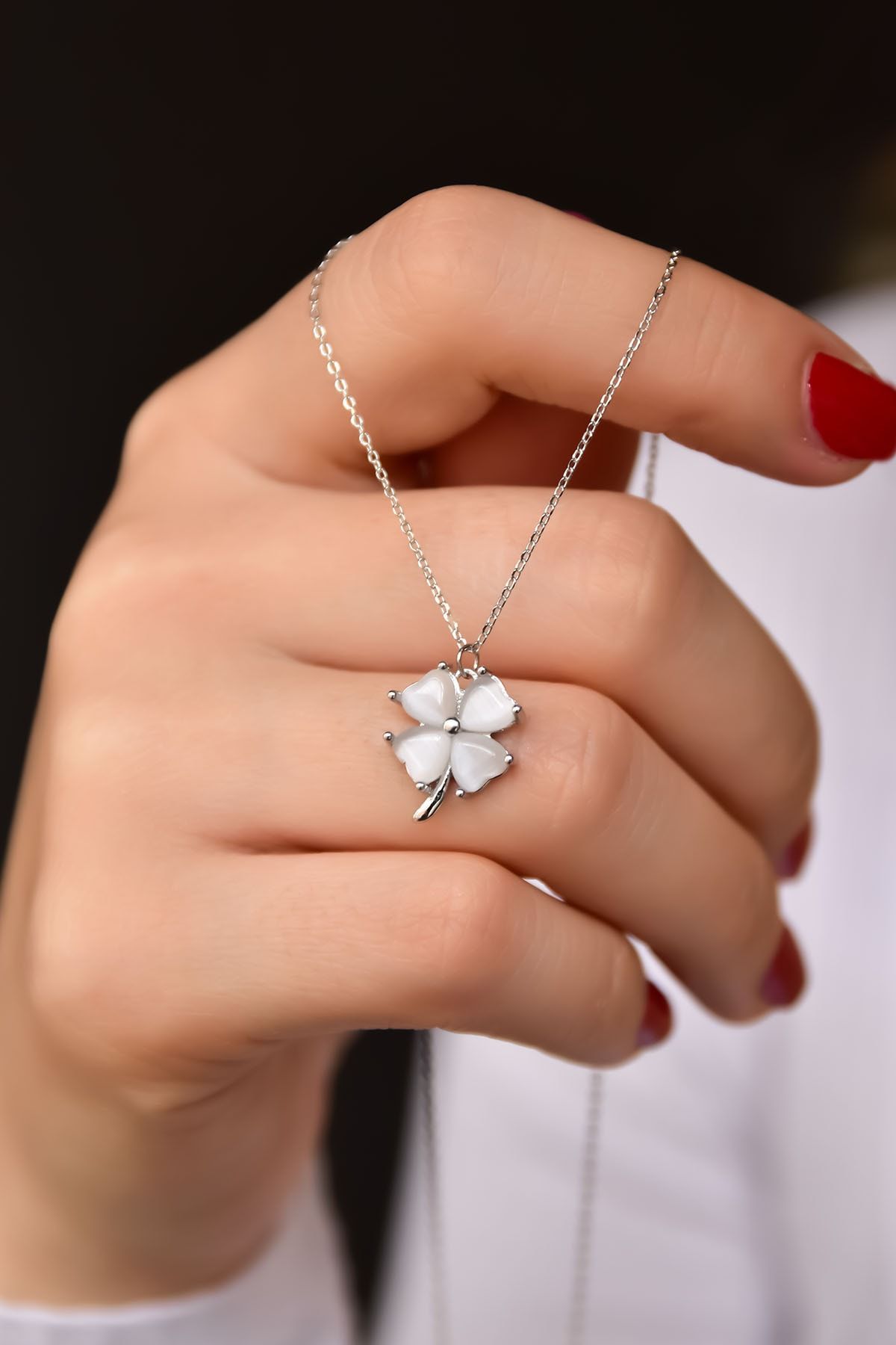 925 Ayar Gümüş Rodyum Kaplama Sedef Yonca Kolye