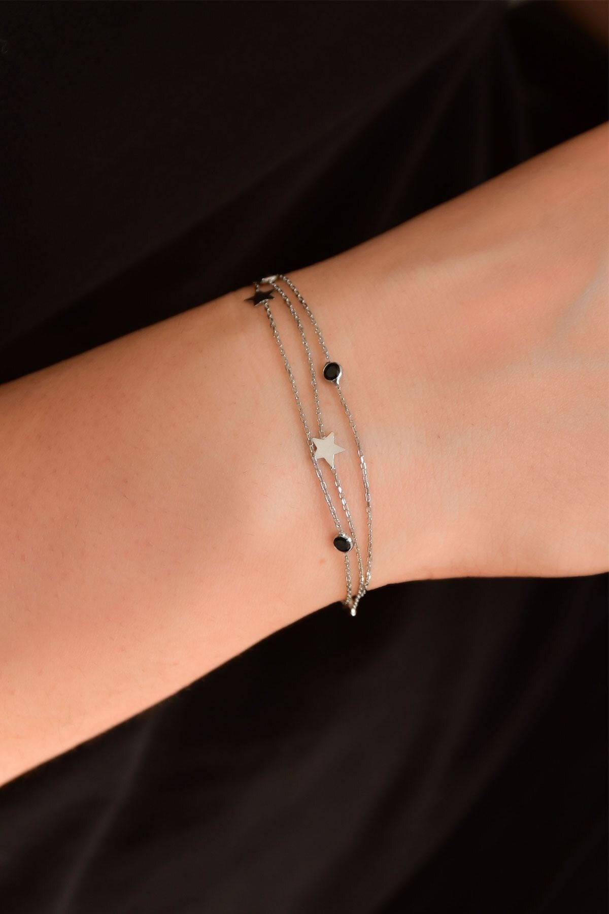 925 Ayar Gümüş Rodyum Kaplama Siyah Taşlı Yıldız Zincir Bileklik