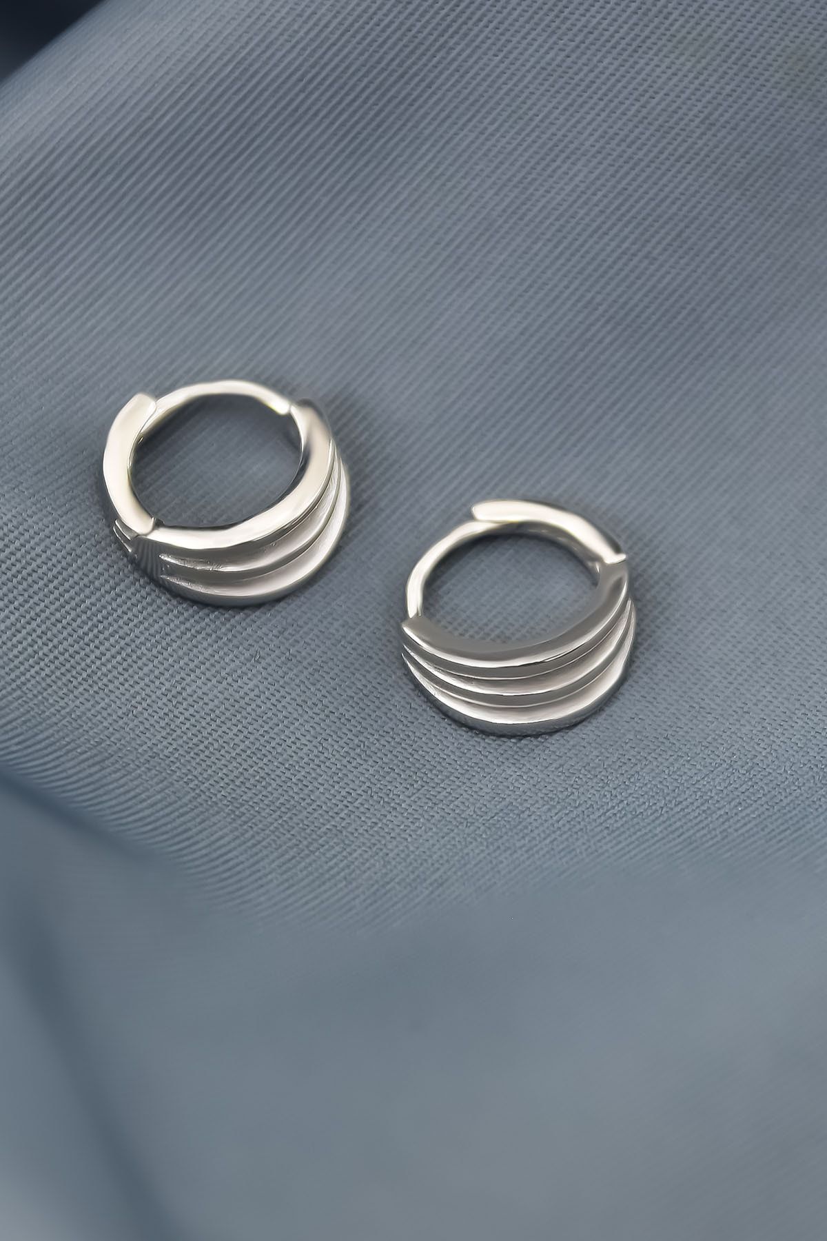 925 Ayar Gümüş Rodyum Kaplama Tasarım Halka Küpe