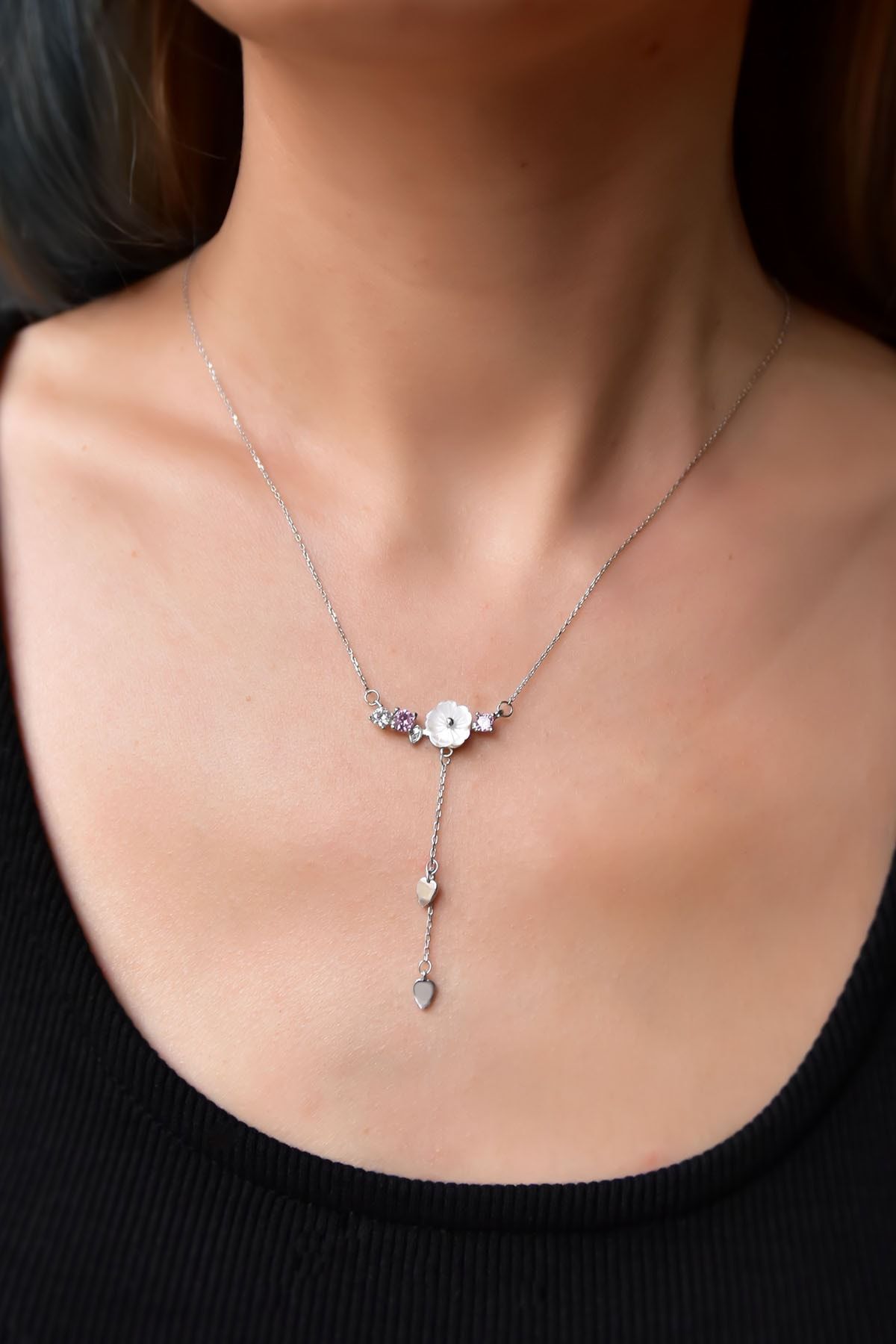 925 Ayar Gümüş Rodyum Kaplama Tasarım Zincir Sallantılı Taşlı Sedef Manolya Çiçeği Kolye