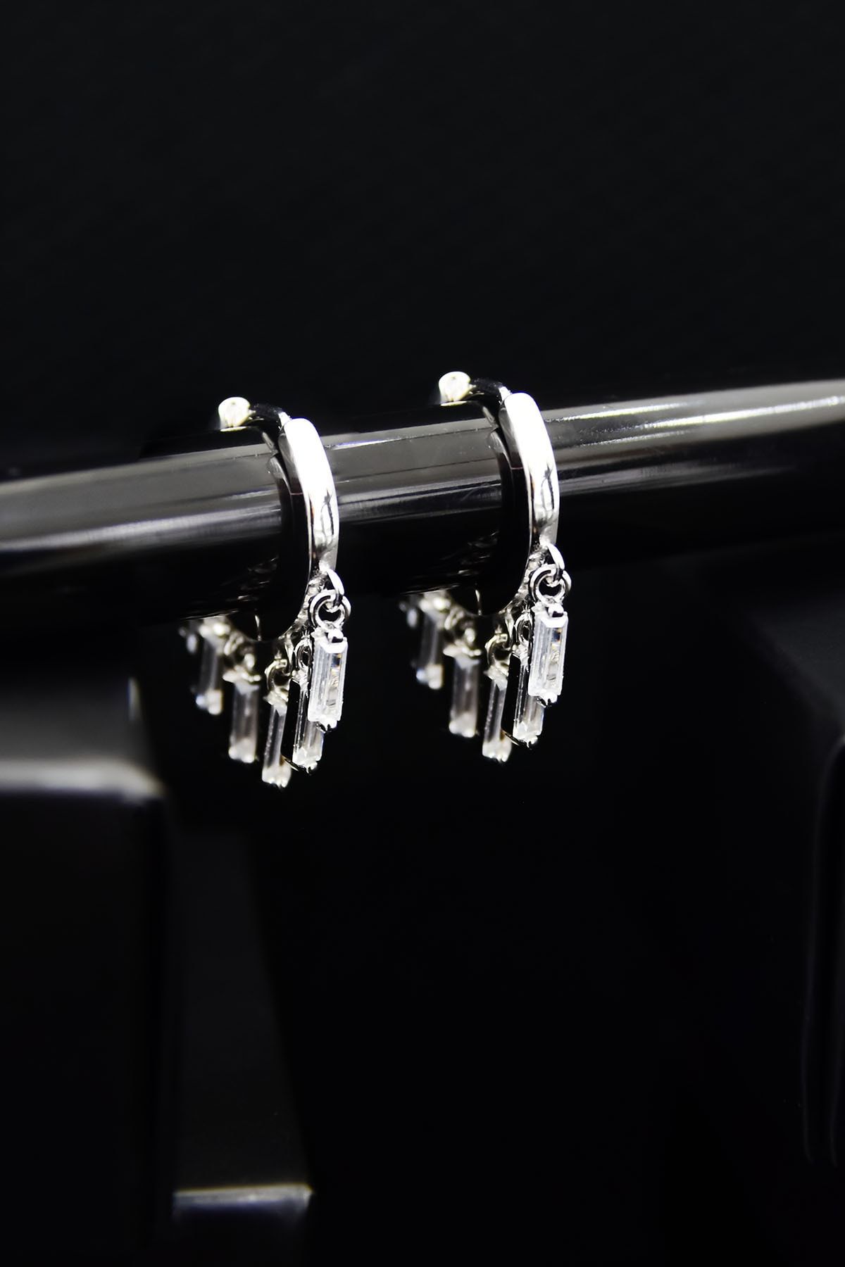 925 Ayar Gümüş Rodyum Kaplama Taşlı Shakira Küpe