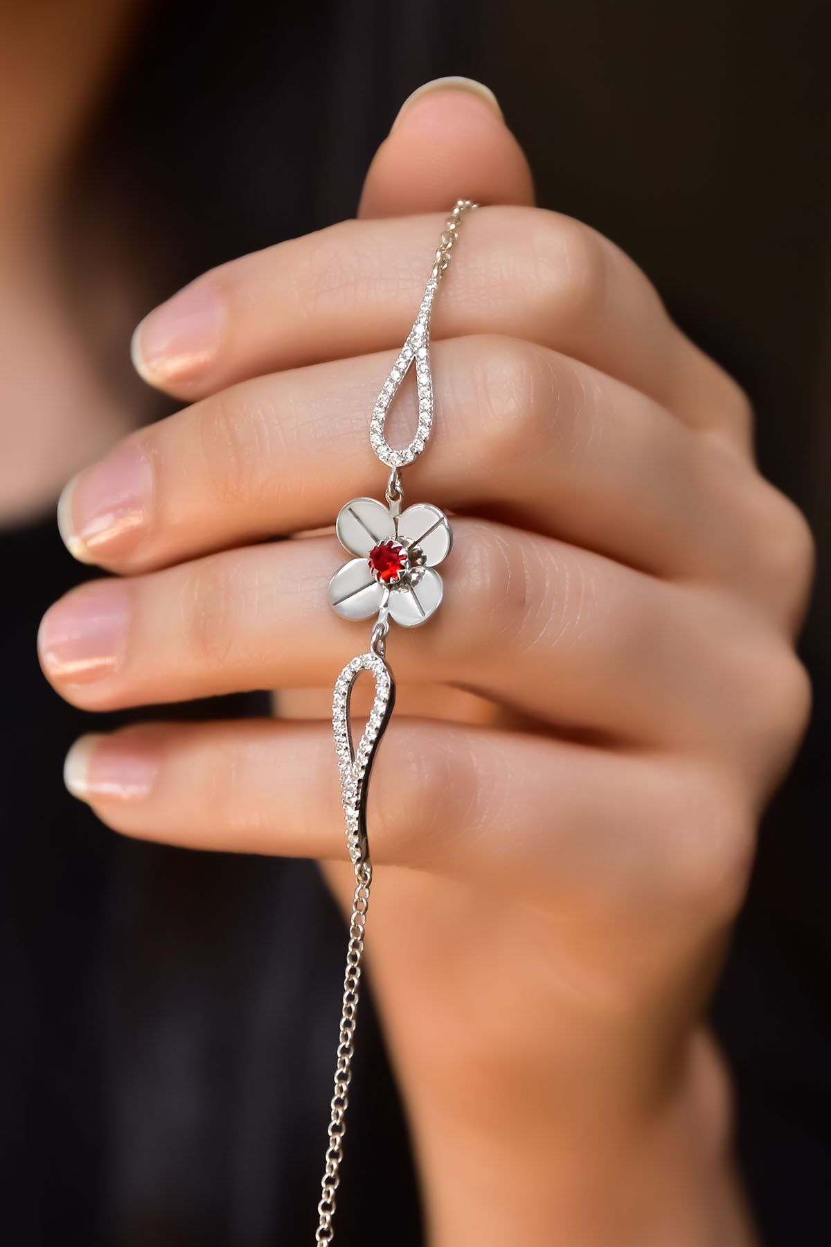 925 Ayar Gümüş Rodyum Kaplama Temmuz Ayı Doğum Taşlı Şans Dört Yapraklı Yonca Bileklik