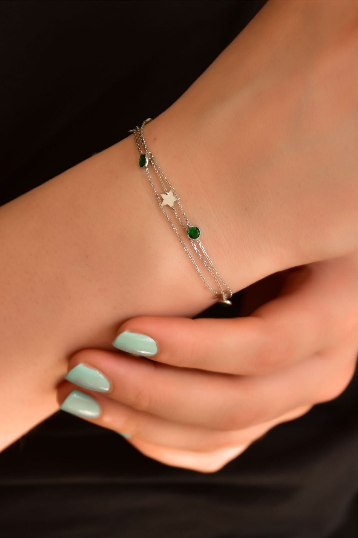 925 Ayar Gümüş Rodyum Kaplama Yeşil Taşlı Yıldız Zincir Bileklik