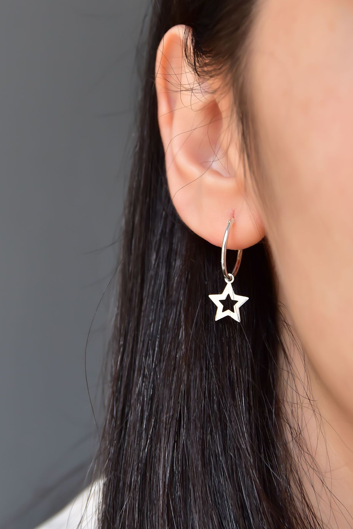 925 Ayar Gümüş Rodyum Kaplama Yıldız Figürlü Halka Küpe