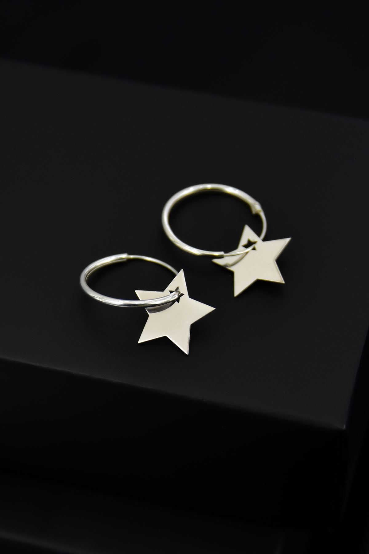 925 Ayar Gümüş Rodyum Kaplama Yıldız Halka Küpe