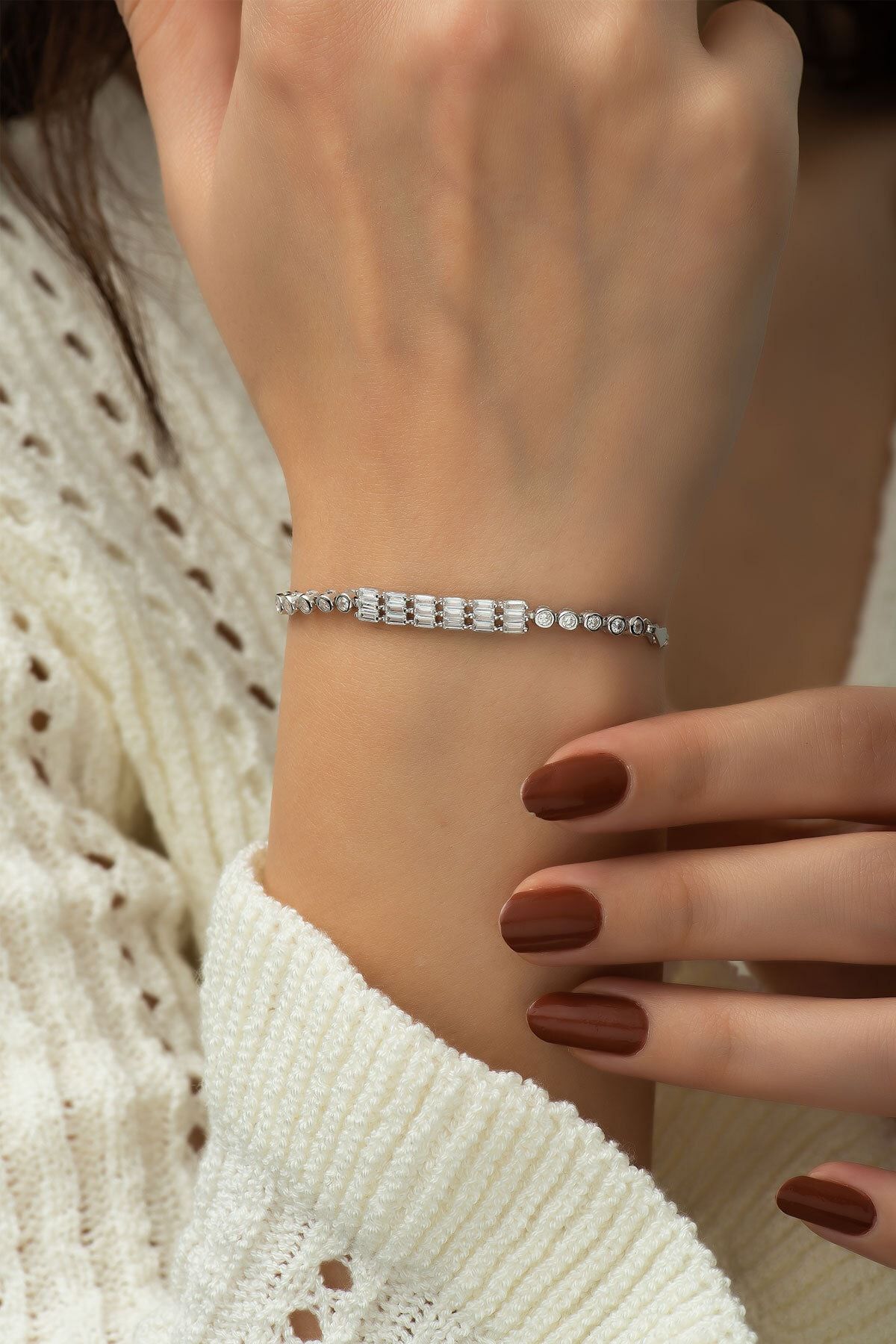925 Ayar Gümüş Rodyum Kaplama Zirkon Taşlı Baget Üç Sıra Taşlı Su Yolu Bileklik