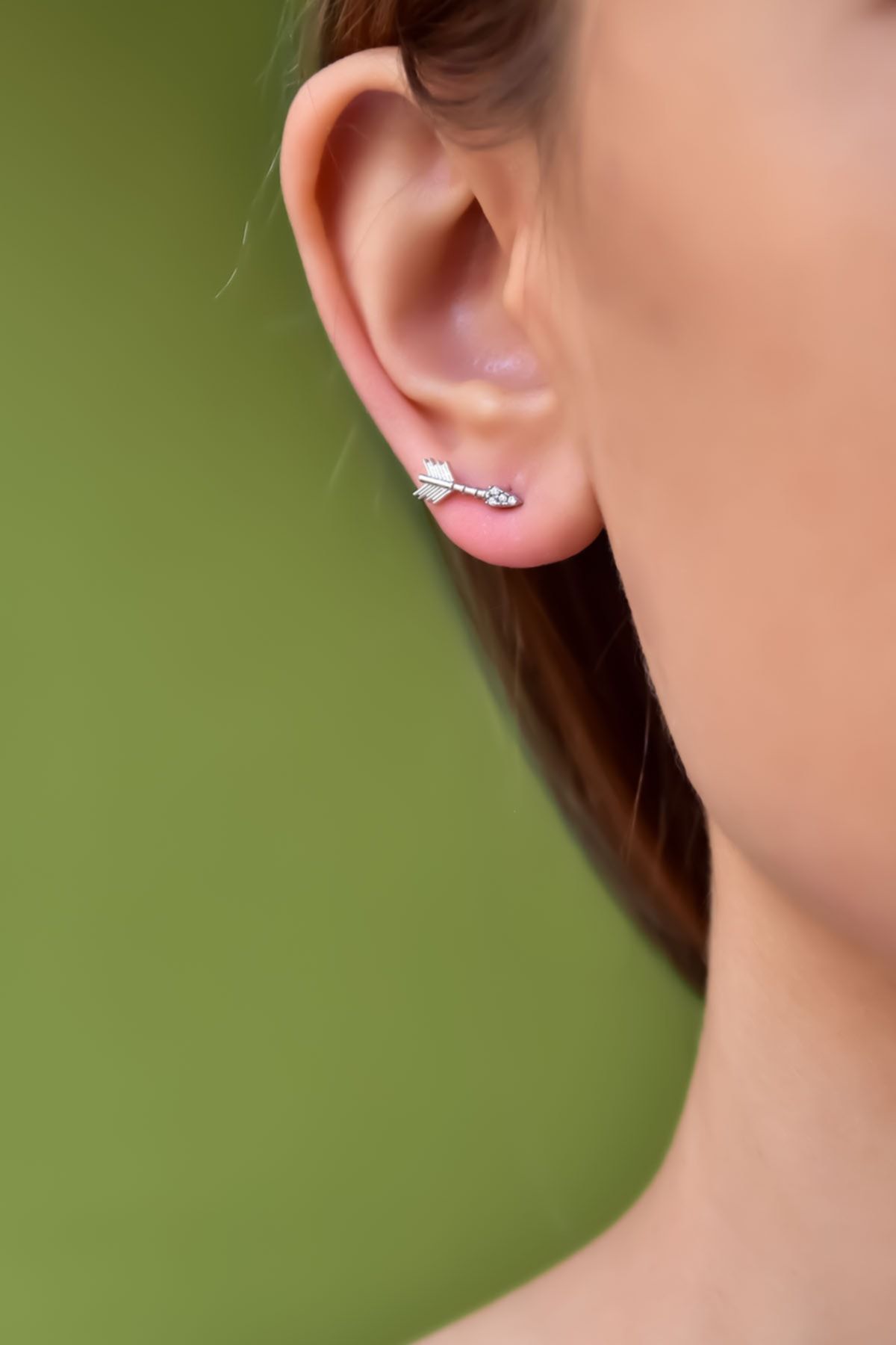 925 Ayar Gümüş Rodyum Kaplama Zirkon Taşlı Erosun Oku Küpe