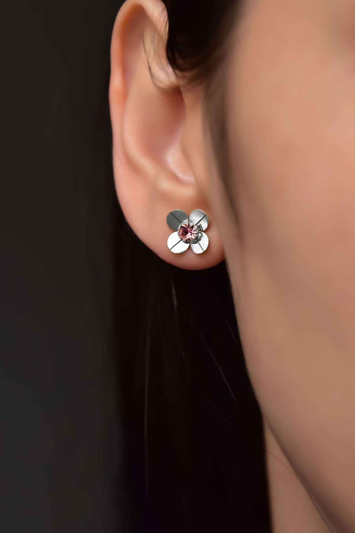 925 Ayar Gümüş Rodyum Kaplama Zirkon Taşlı Haziran Ayı Doğum Taşlı Frezya Çiçeği Küpe