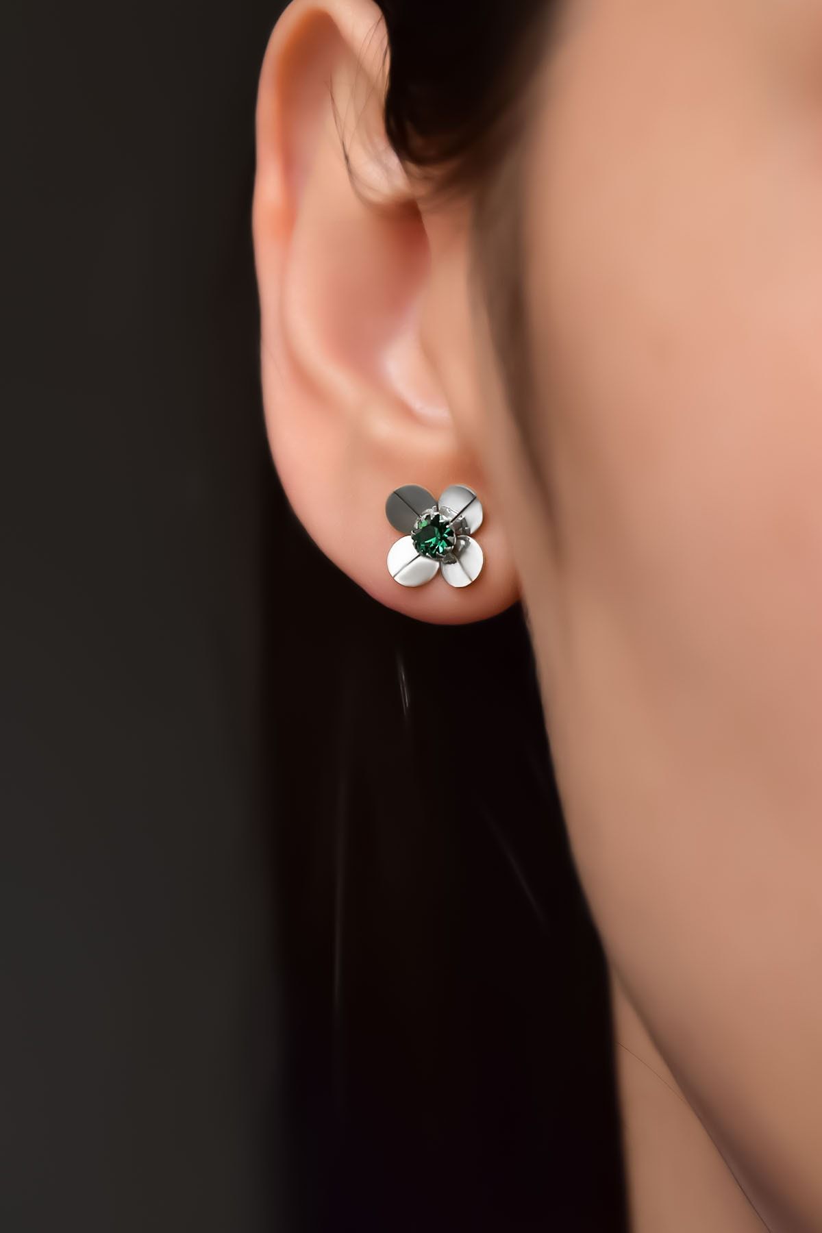 925 Ayar Gümüş Rodyum Kaplama Zirkon Taşlı Mayıs Ayı Doğum Taşlı Frezya Çiçeği Küpe