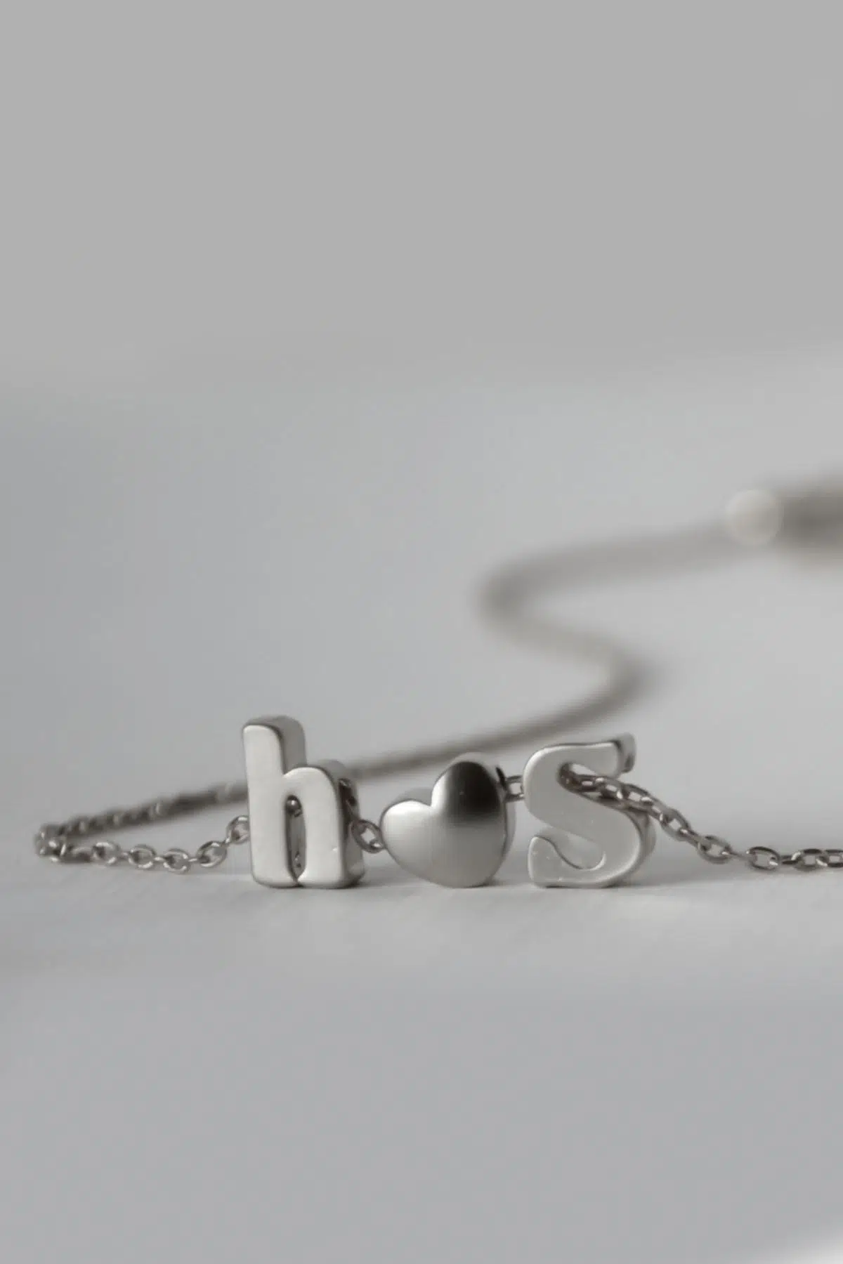 925 Ayar Gümüş Rodyum Mini Üç Boyutlu Ikı Harf Bir Kalp Kolye