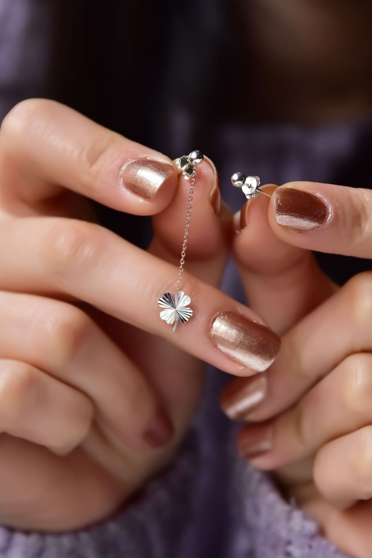 925 Ayar Gümüş Rodyum-rose Kaplama Kalemli Yonca Ve Top Küpe