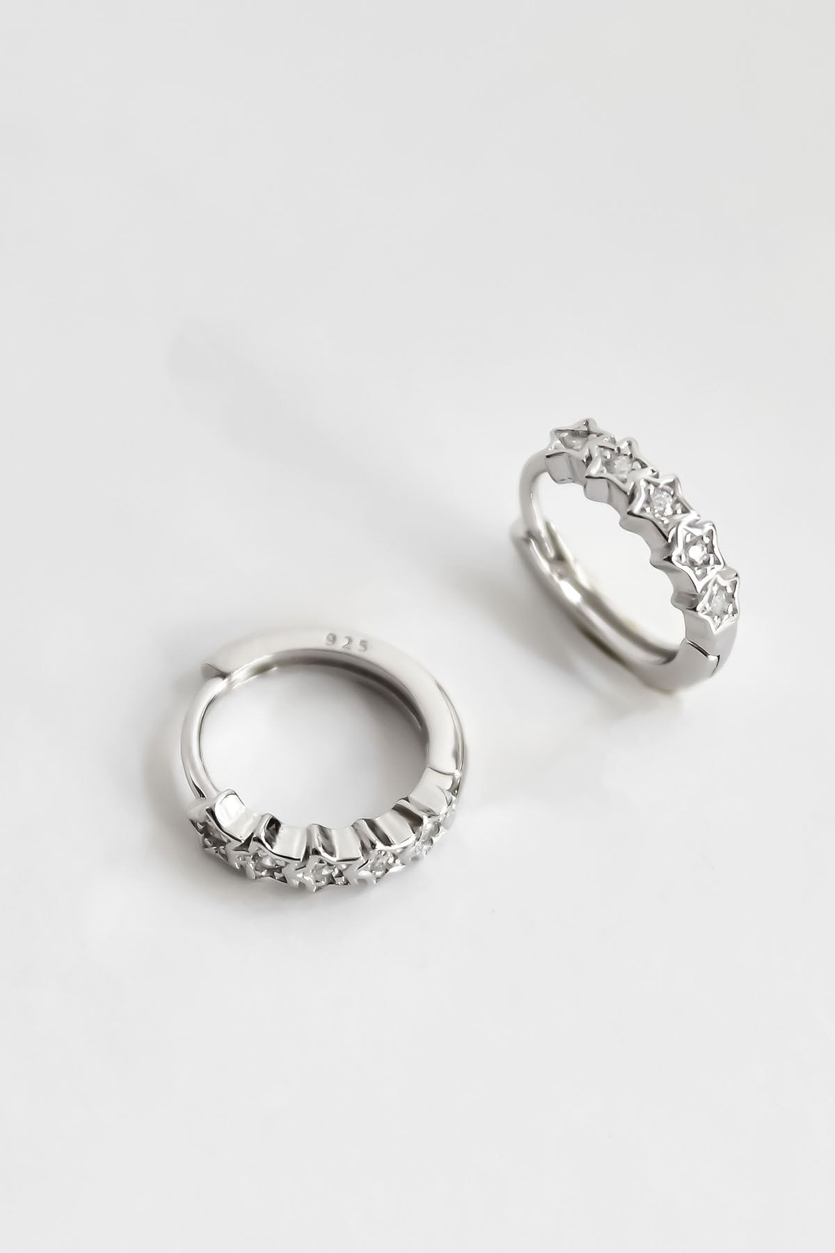 925 Ayar Gümüş Rodyum Zirkon Taşlı Yarımtur Yıldız Halka Küpe