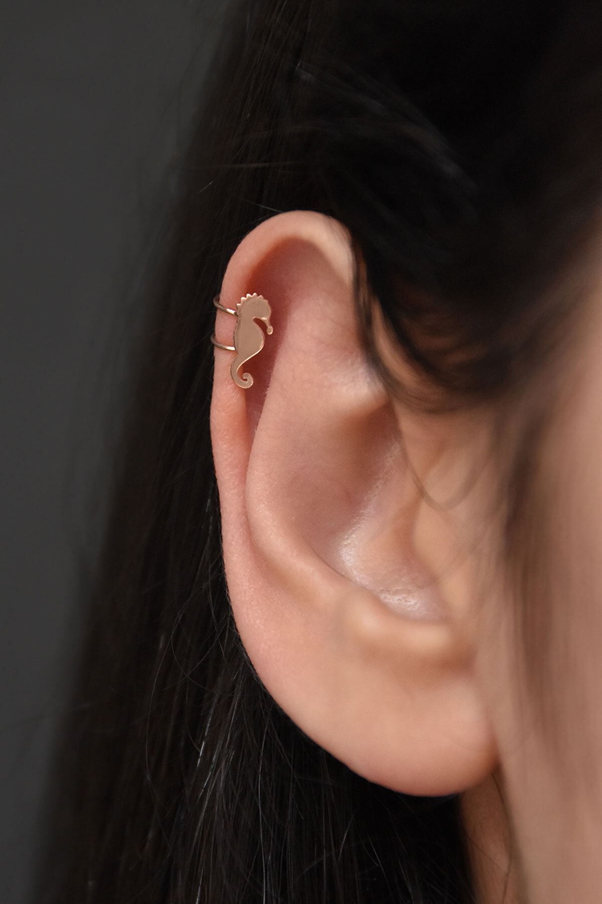 925 Ayar Gümüş Rose Altın Kaplama Deniz Atı Kıkırdak Küpe