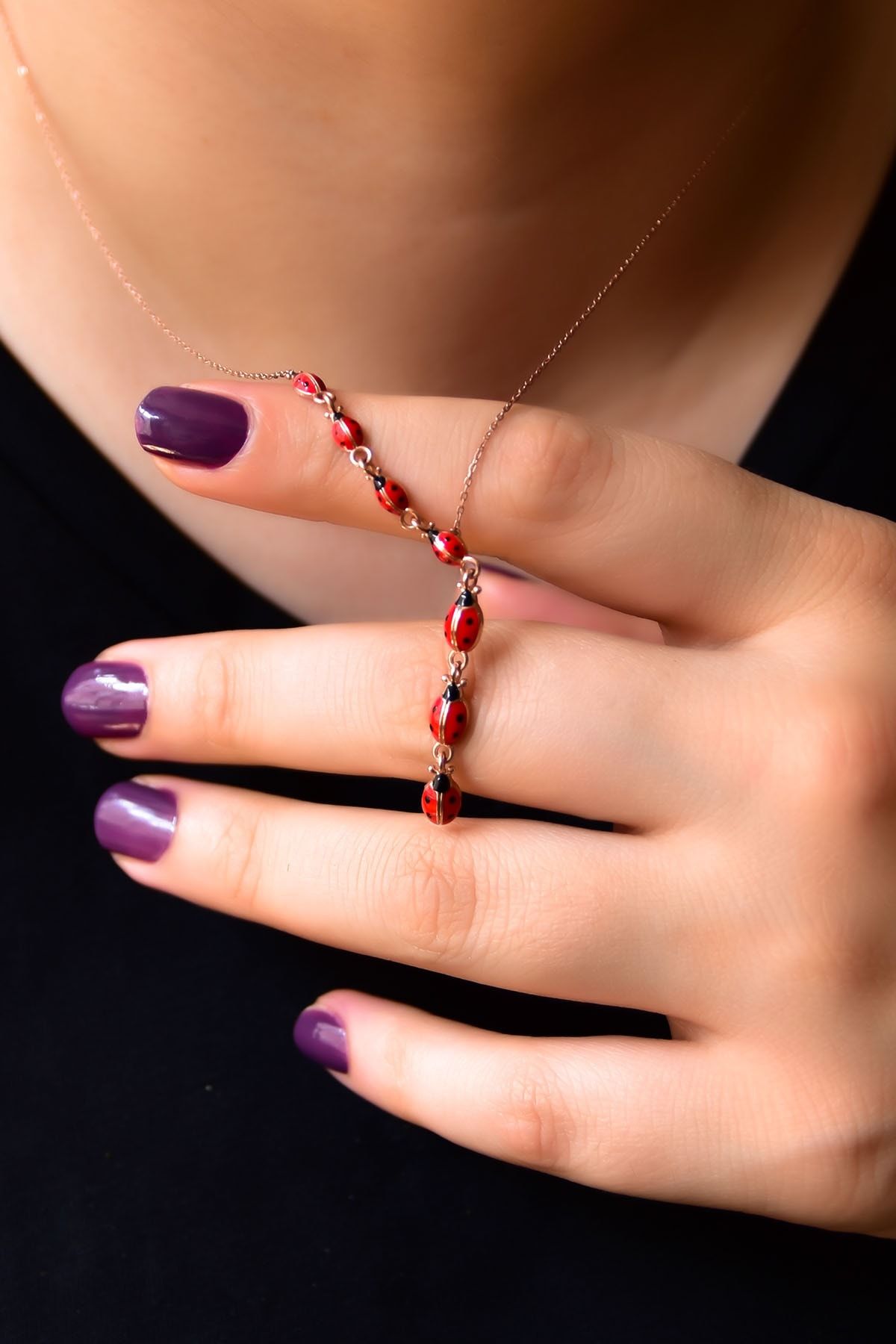 925 Ayar Gümüş Rose Kaplama Akışlı Uğur Böceği Kadın Kolye