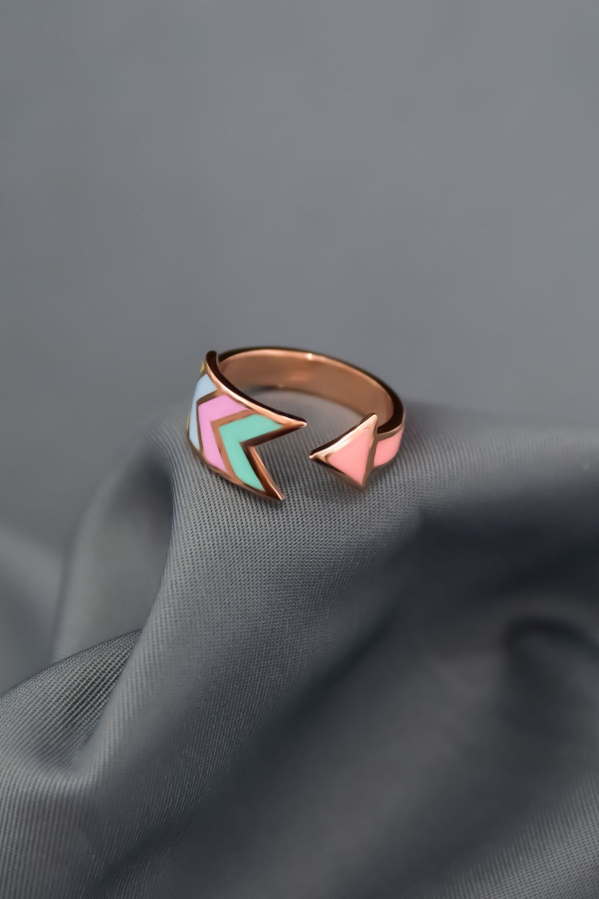 925 Ayar Gümüş Rose Kaplama Ayarlanabilir Renkli Mineli Ok Yüzük