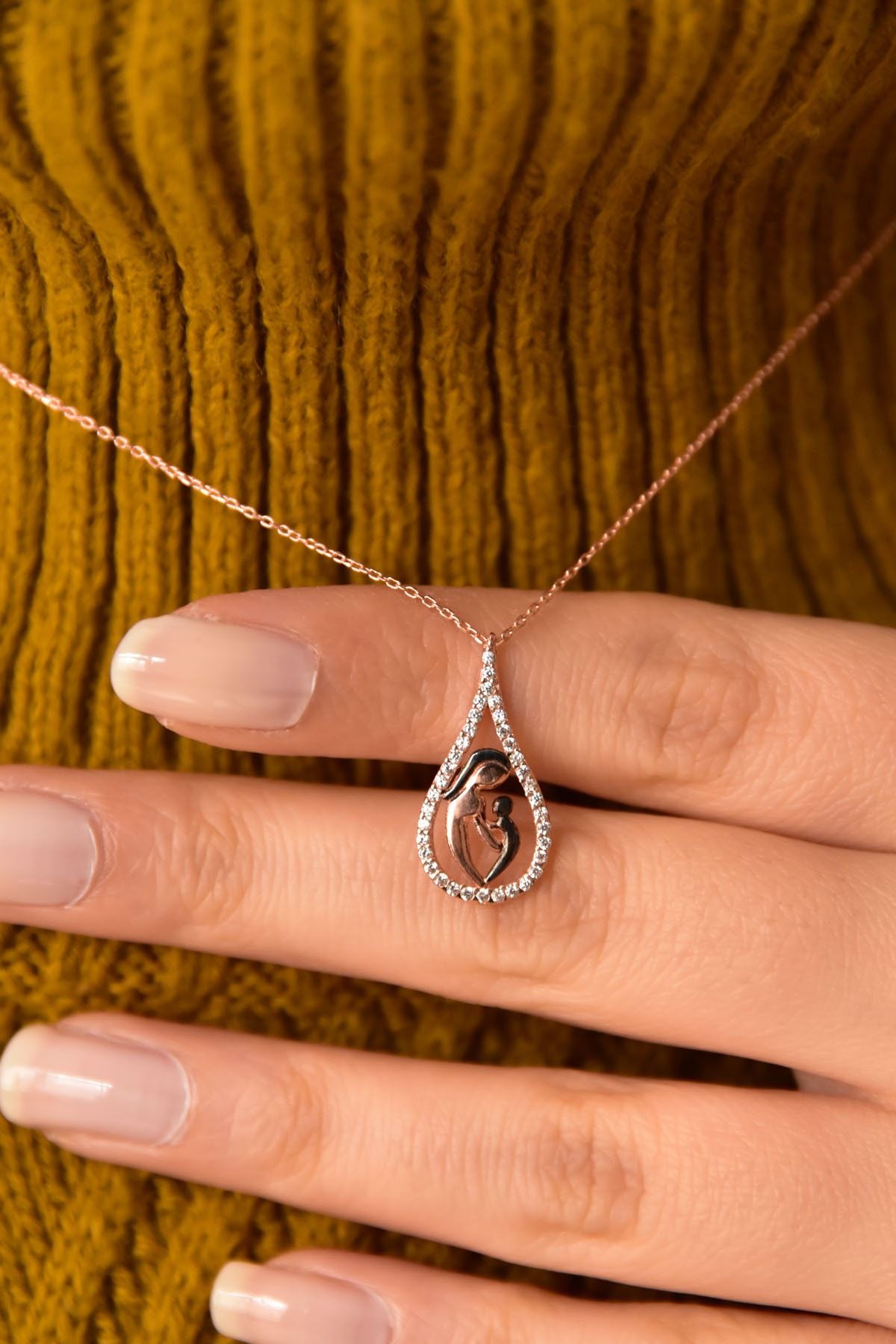 925 Ayar Gümüş Rose Kaplama Beyaz Taşlı Anne Çocuk Damla Kadın Kolye