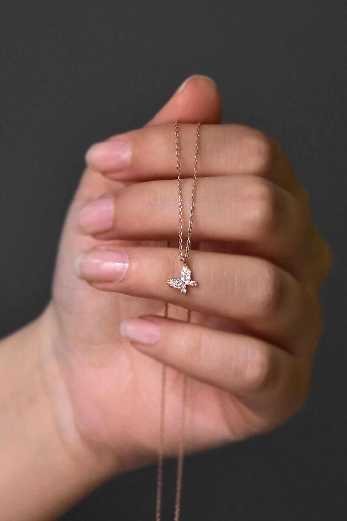 925 Ayar Gümüş Rose Kaplama Beyaz Taşlı Minimal Kelebek Kolye